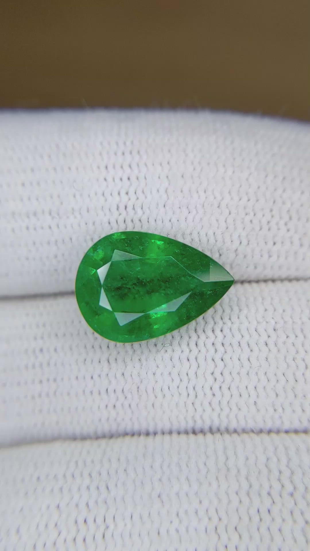 4.72 Ct. Emerald from Zambia Size Video