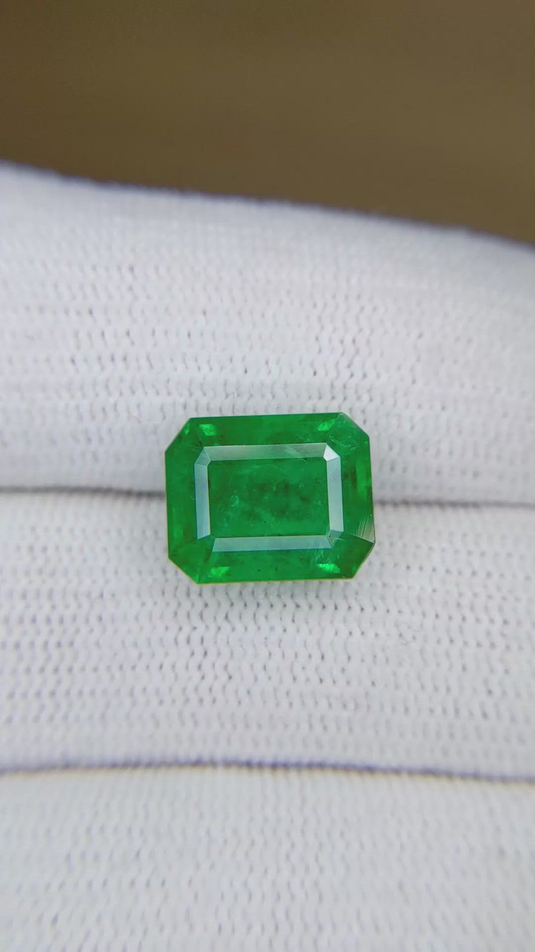5.62 Ct. Emerald from Zambia Size Video