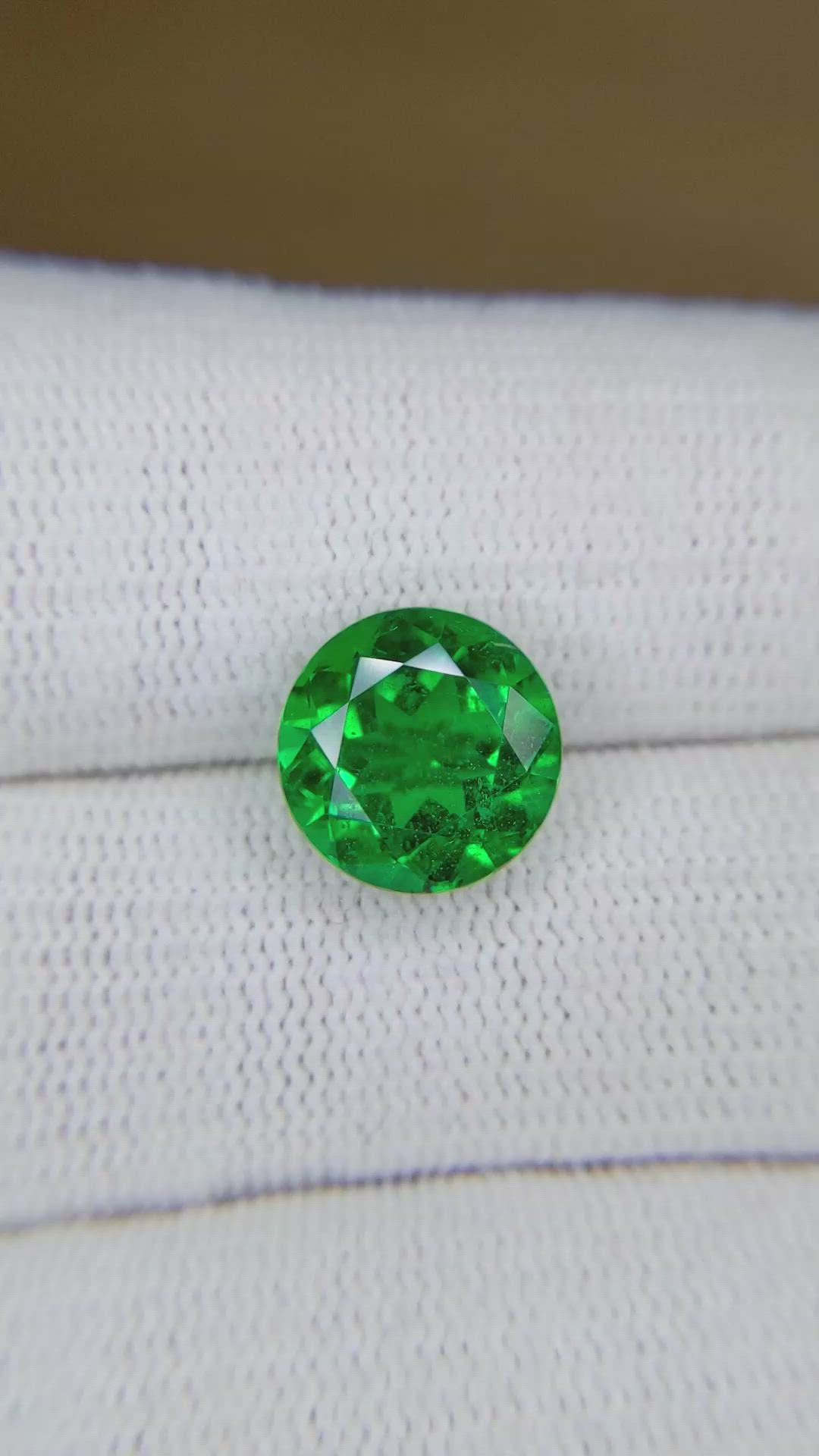 4.23 Ct. Emerald from Zambia Size Video