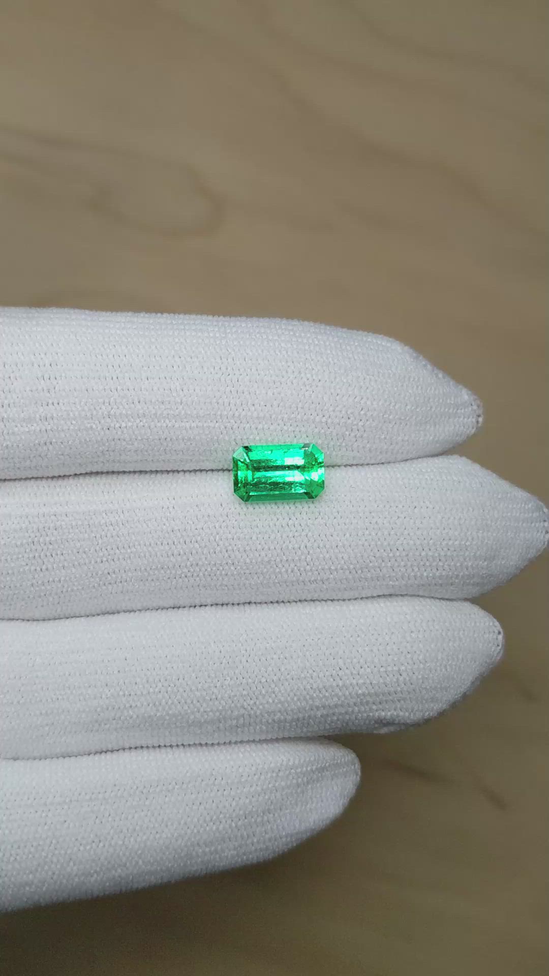 2.21 Ct. Emerald from Colombia Size Video