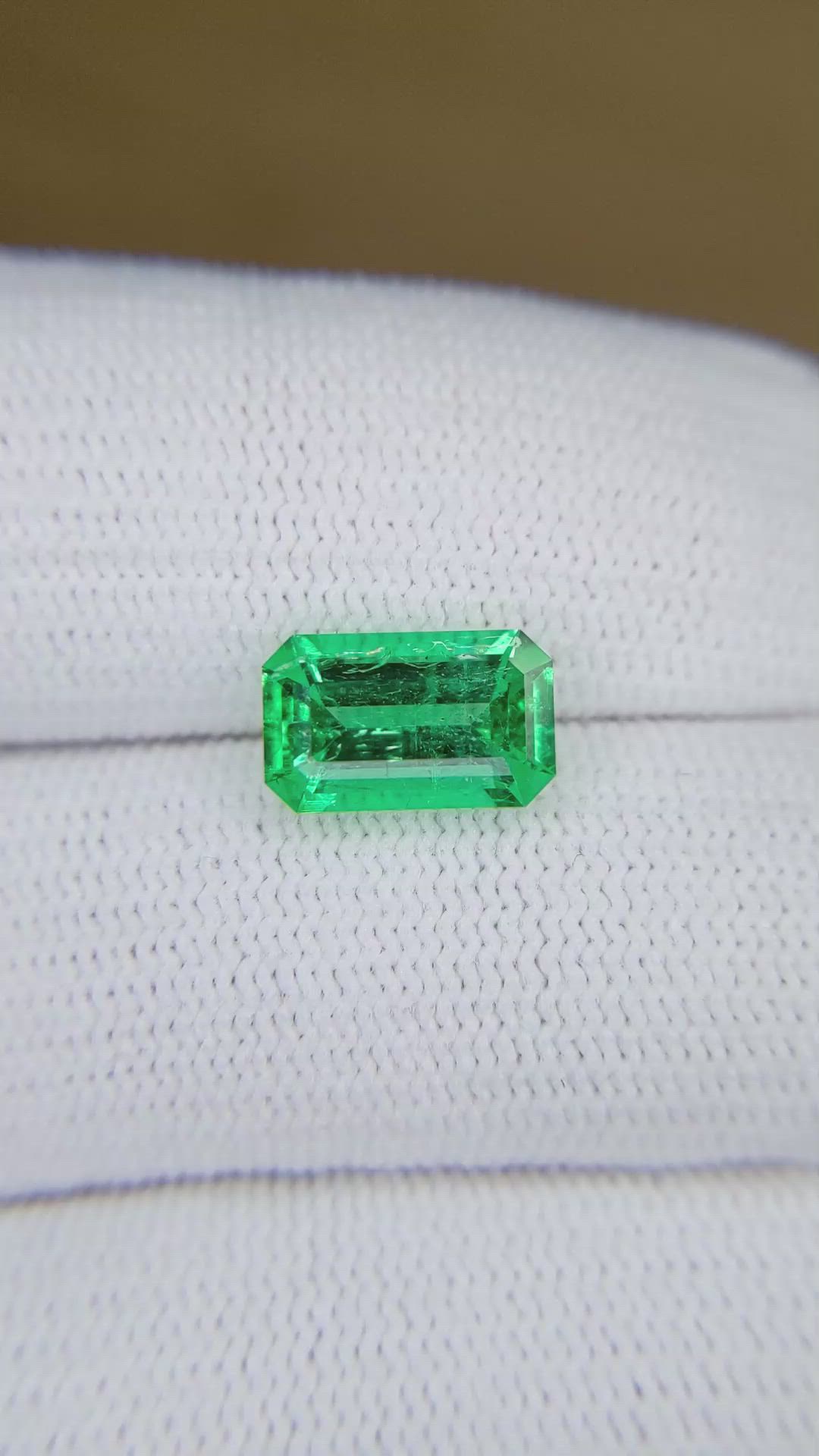 2.21 Ct. Emerald from Colombia Size Video