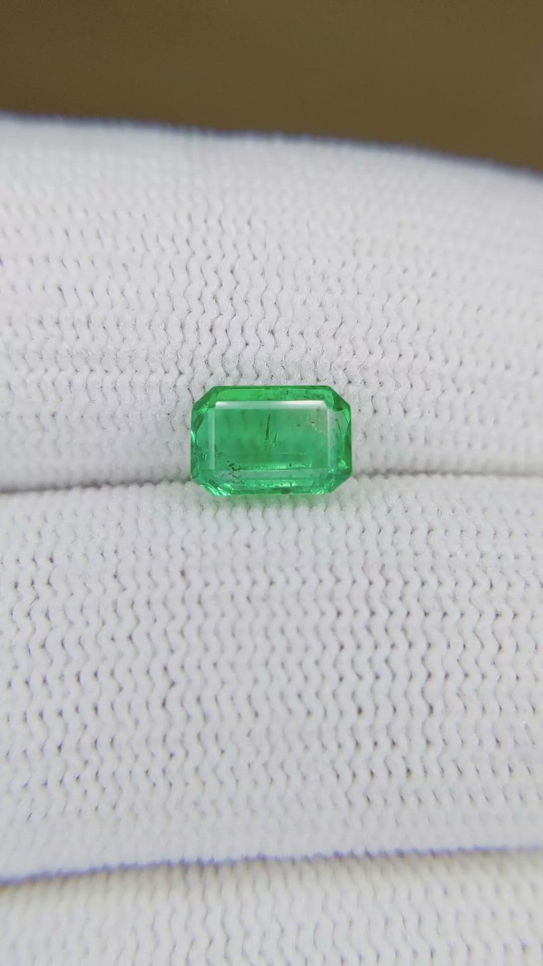 0.94 Ct. Emerald from Colombia Size Video