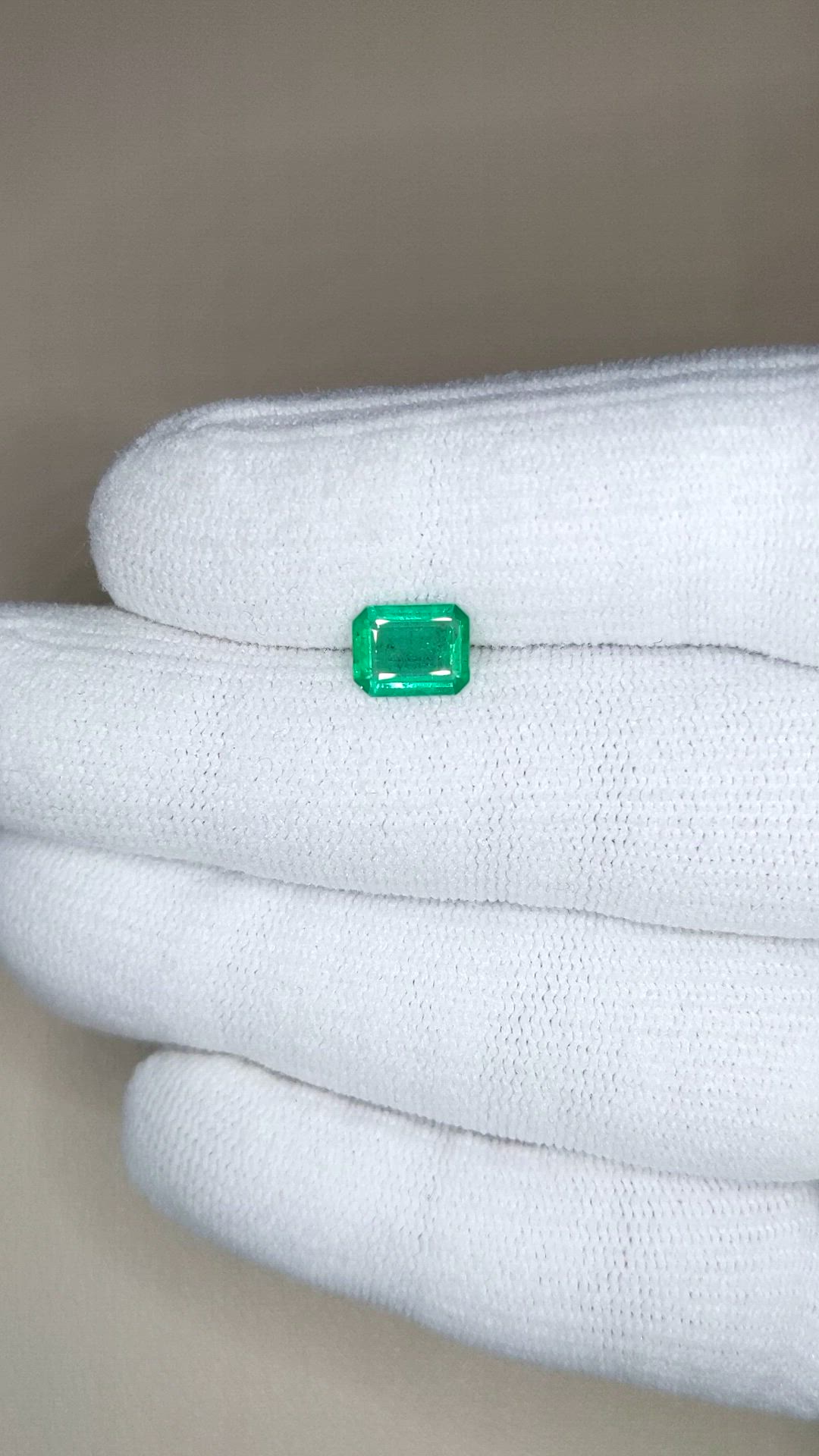 0.92 Ct. Emerald from Zambia Size Video