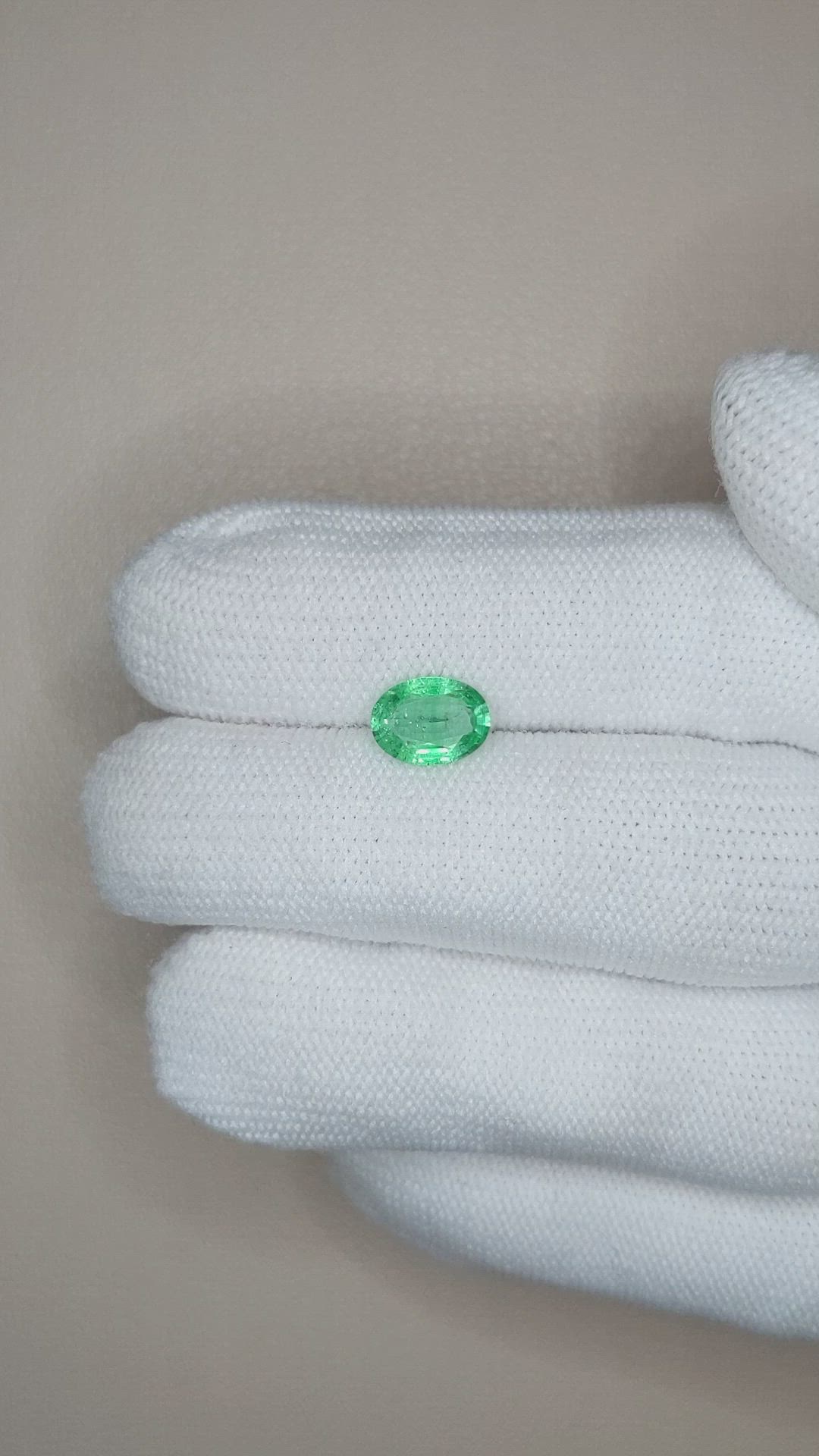 0.98 Ct. Emerald from Nigeria Size Video