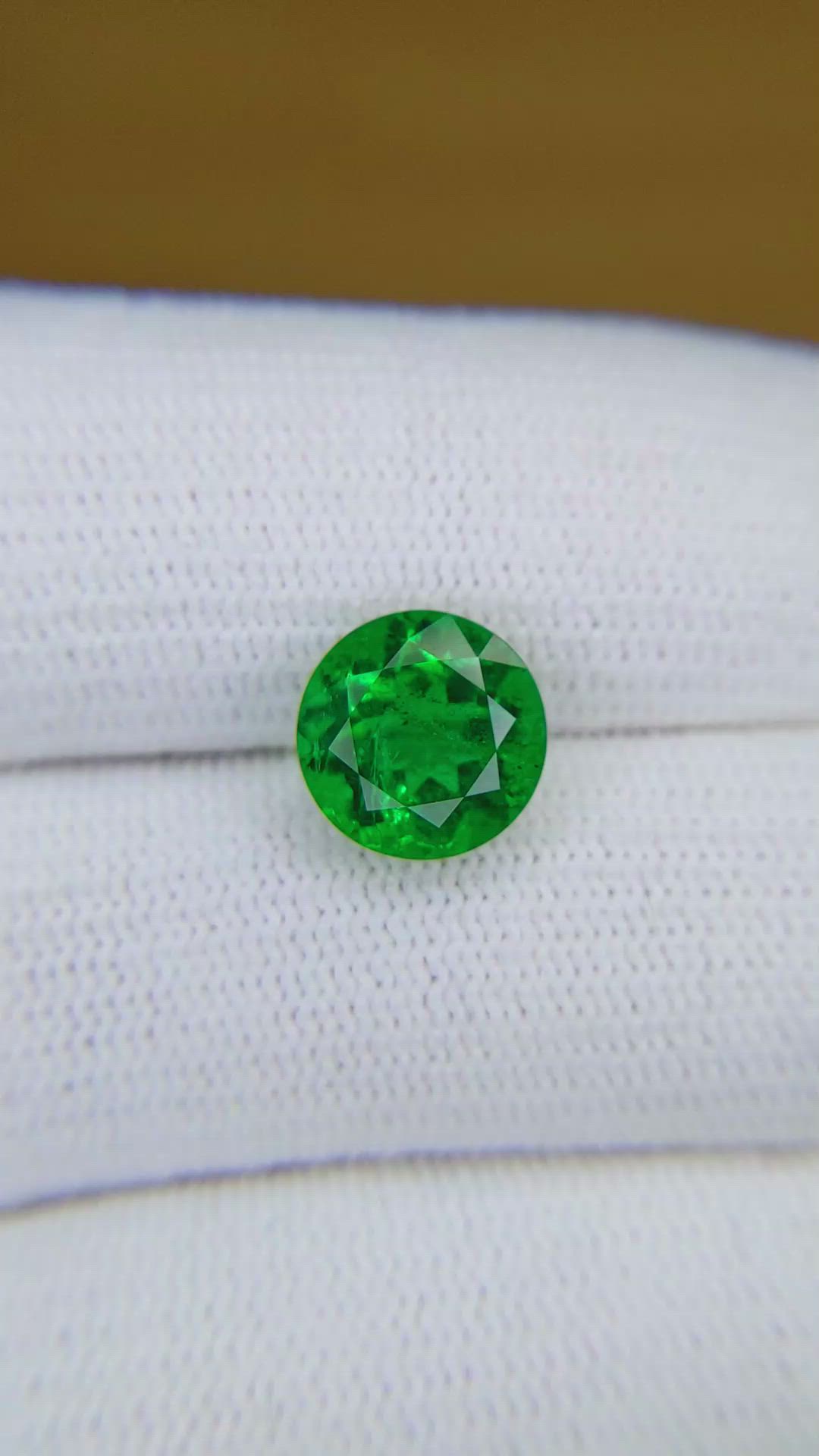 2.90 Ct. Emerald from Zambia Size Video