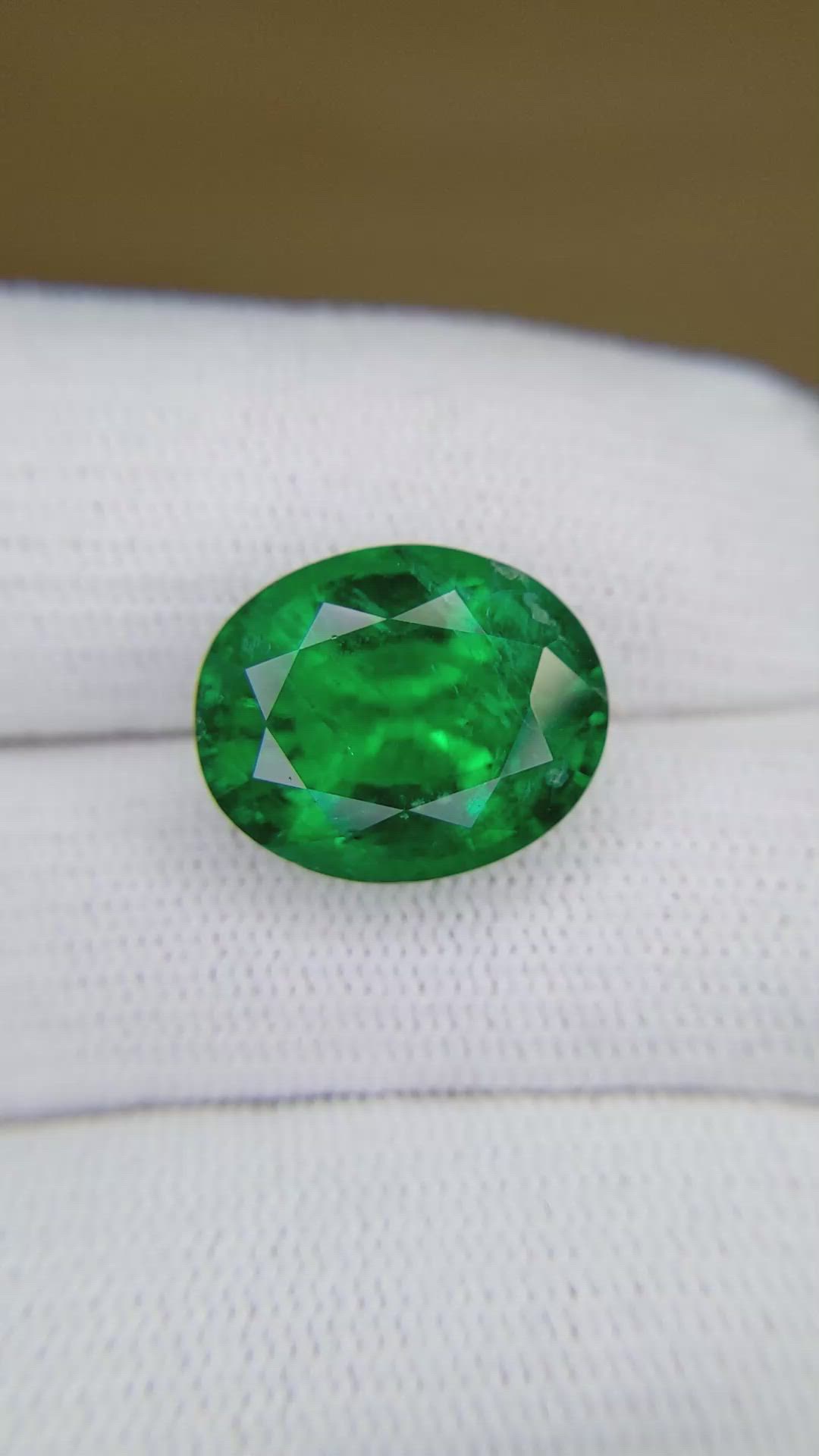 9.20 Ct. Emerald from Zambia Size Video