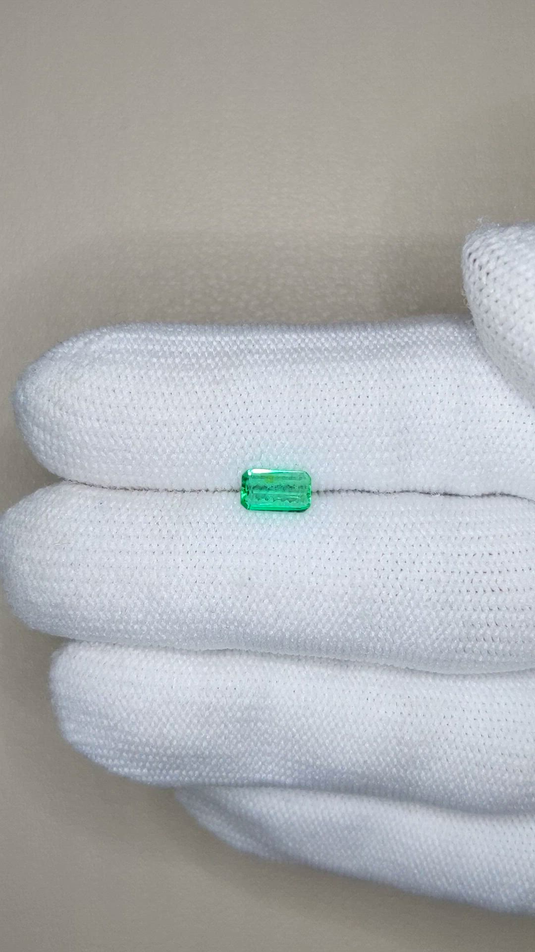 0.52 Ct. Emerald from Colombia Size Video