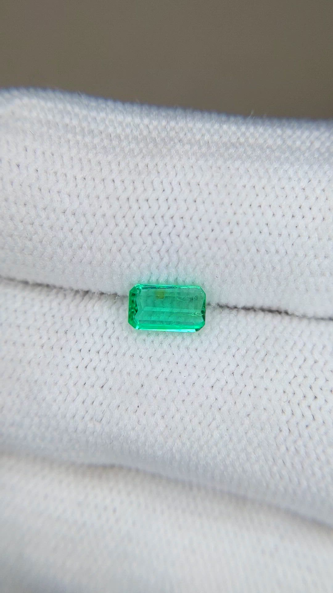 0.52 Ct. Emerald from Colombia Size Video