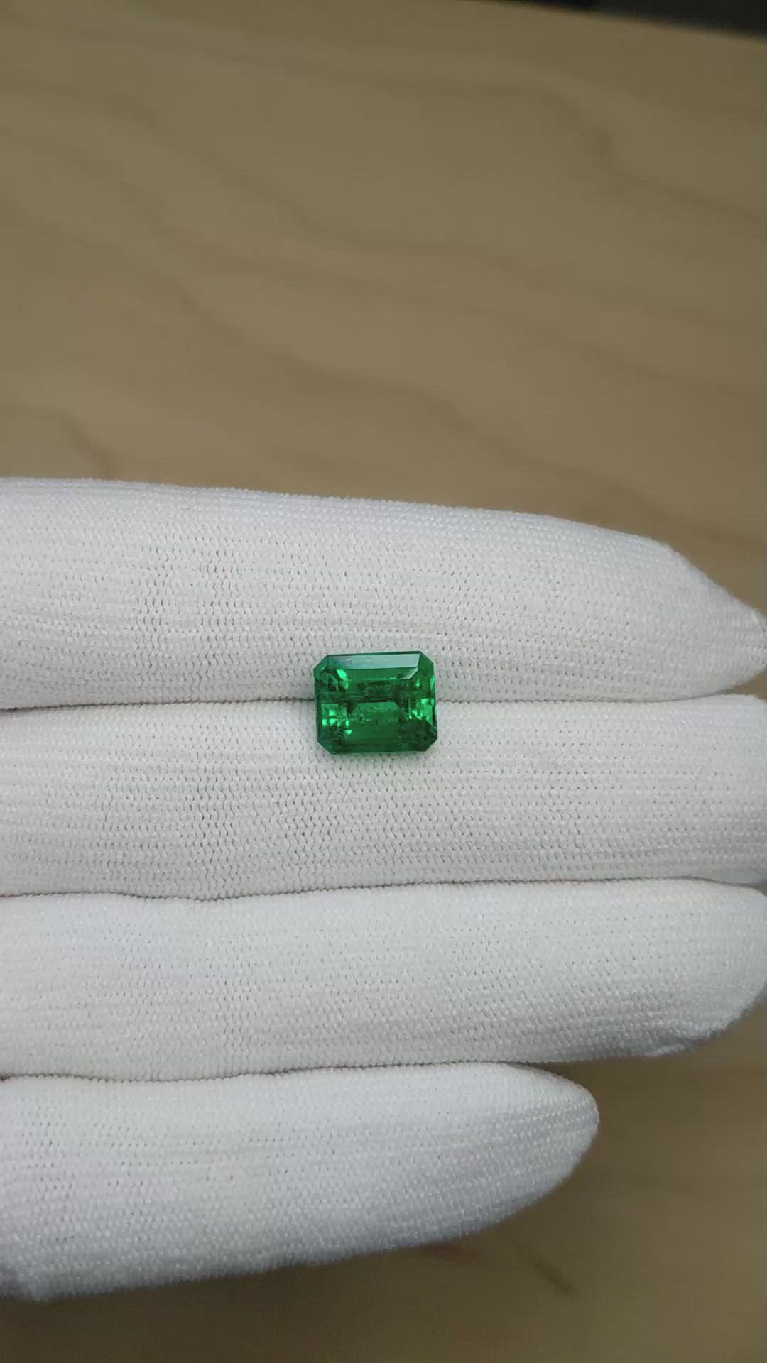 4.29 Ct. Emerald from Colombia - Muzo Size Video