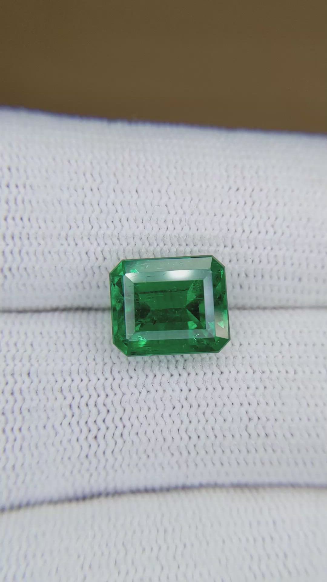 4.29 Ct. Emerald from Colombia - Muzo Size Video