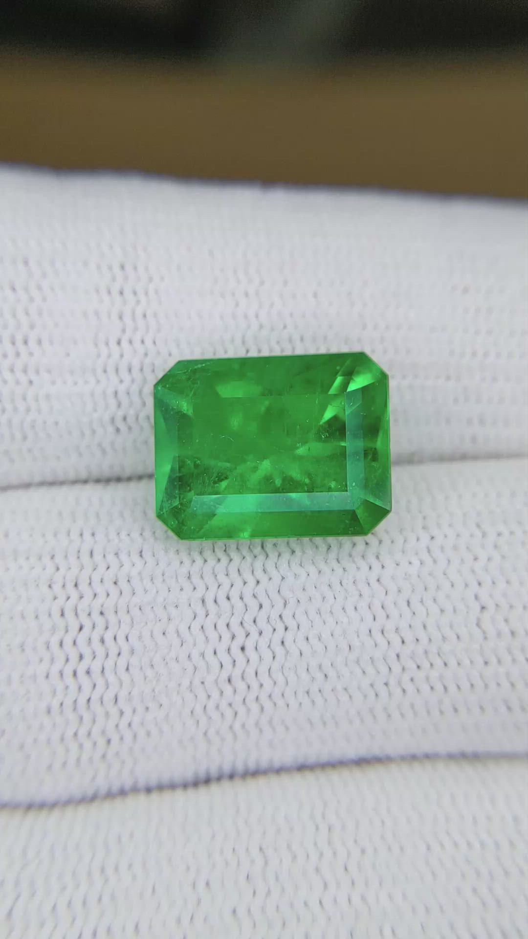 6.21 Ct. Emerald from Colombia - Muzo Size Video