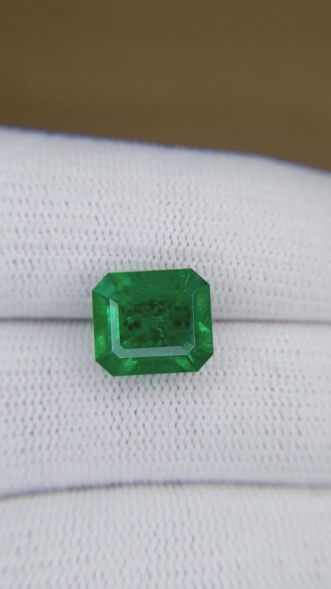 4.67 Ct. Emerald from Colombia - Muzo Size Video