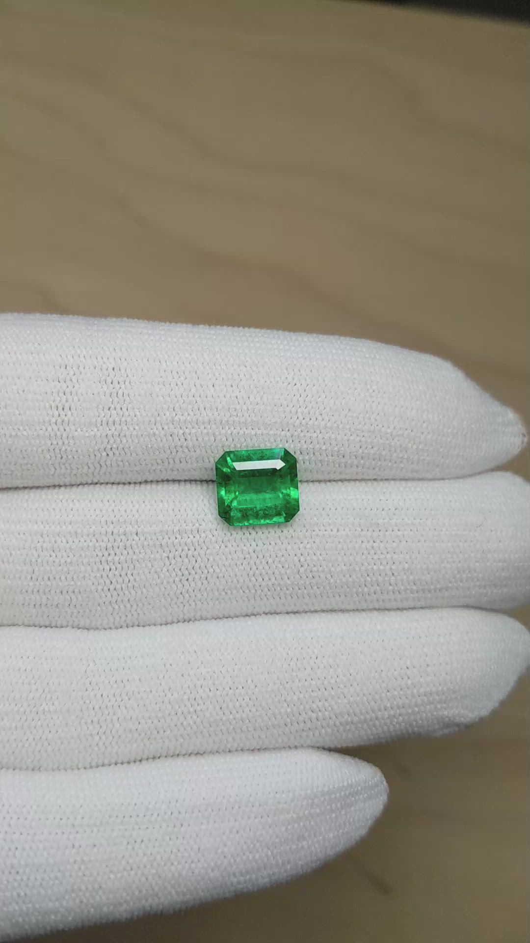 2.62 Ct. Emerald from Colombia - Muzo Size Video