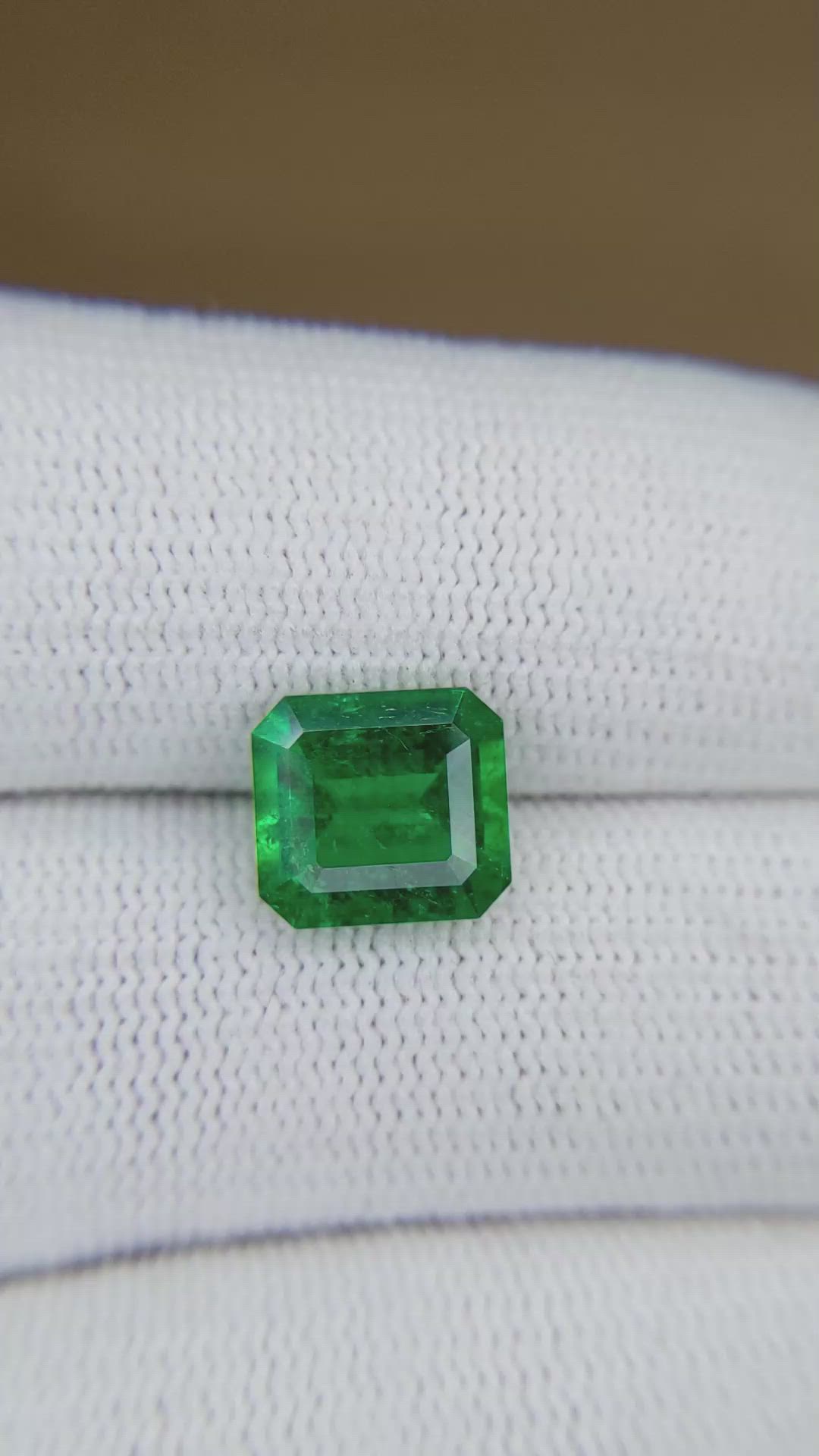 2.62 Ct. Emerald from Colombia - Muzo Size Video
