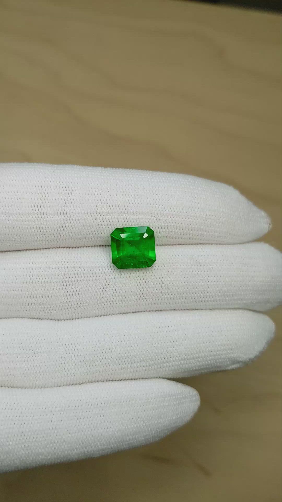 2.28 Ct. Emerald from Colombia - Muzo Size Video