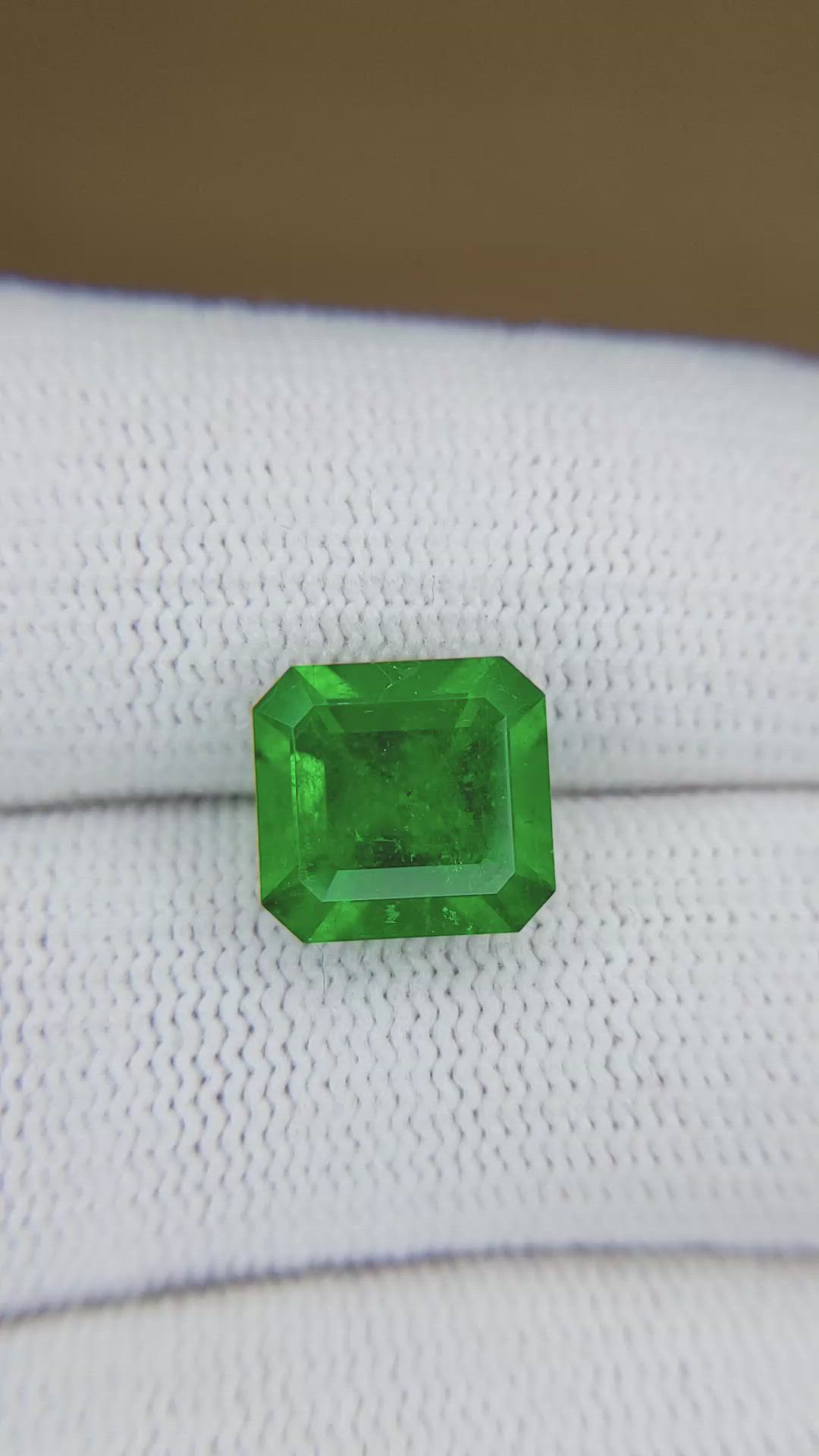 2.28 Ct. Emerald from Colombia - Muzo Size Video
