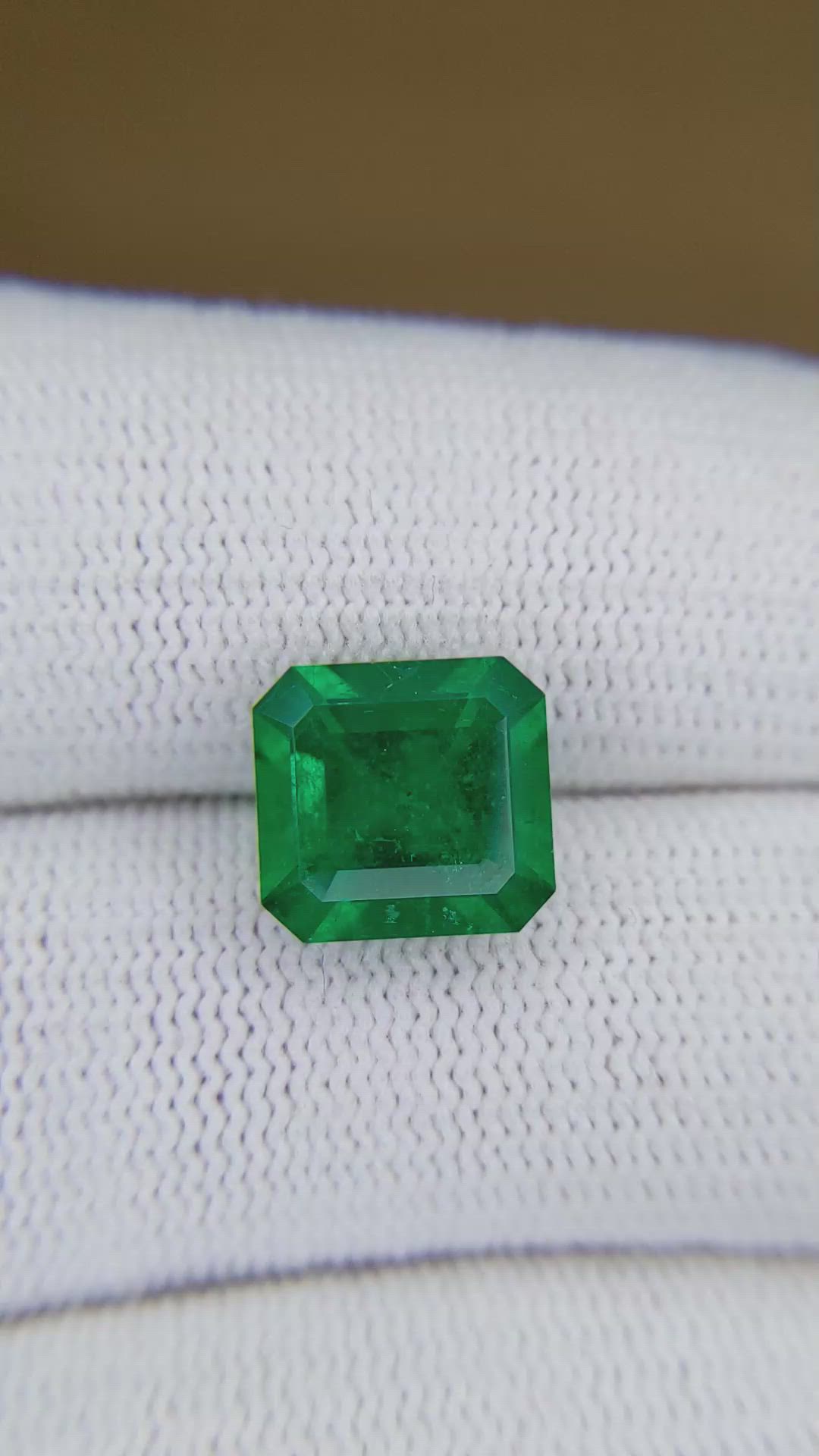 3.70 Ct. Emerald from Colombia - Muzo Size Video