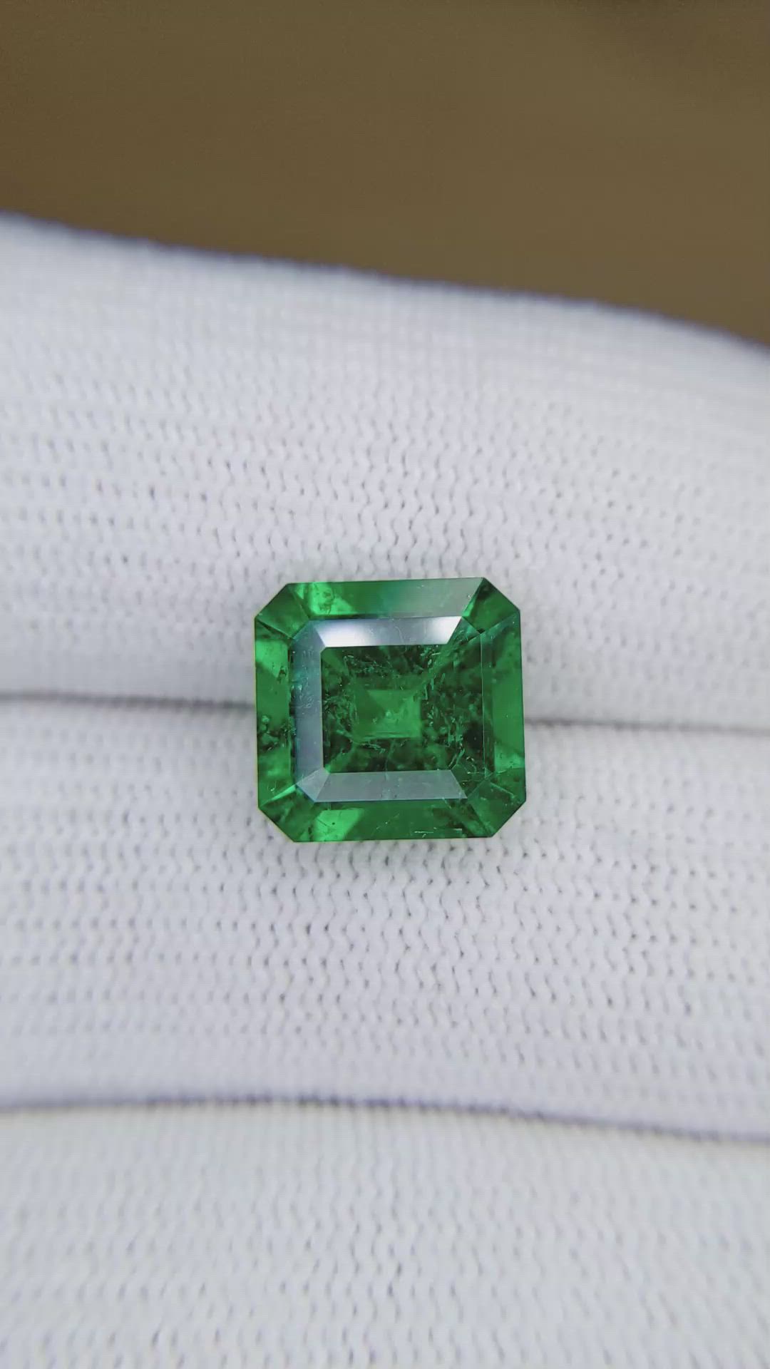 4.03 Ct. Emerald from Colombia - Muzo Size Video