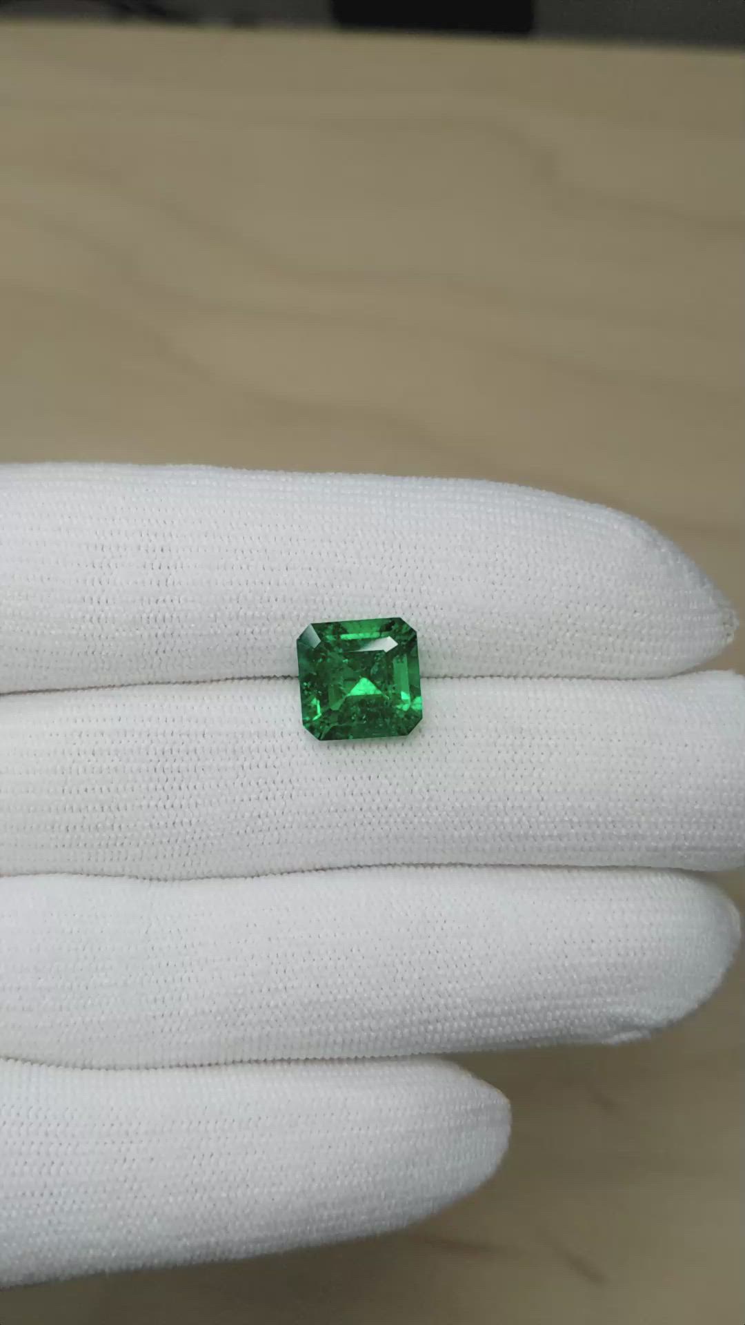 4.03 Ct. Emerald from Colombia - Muzo Size Video