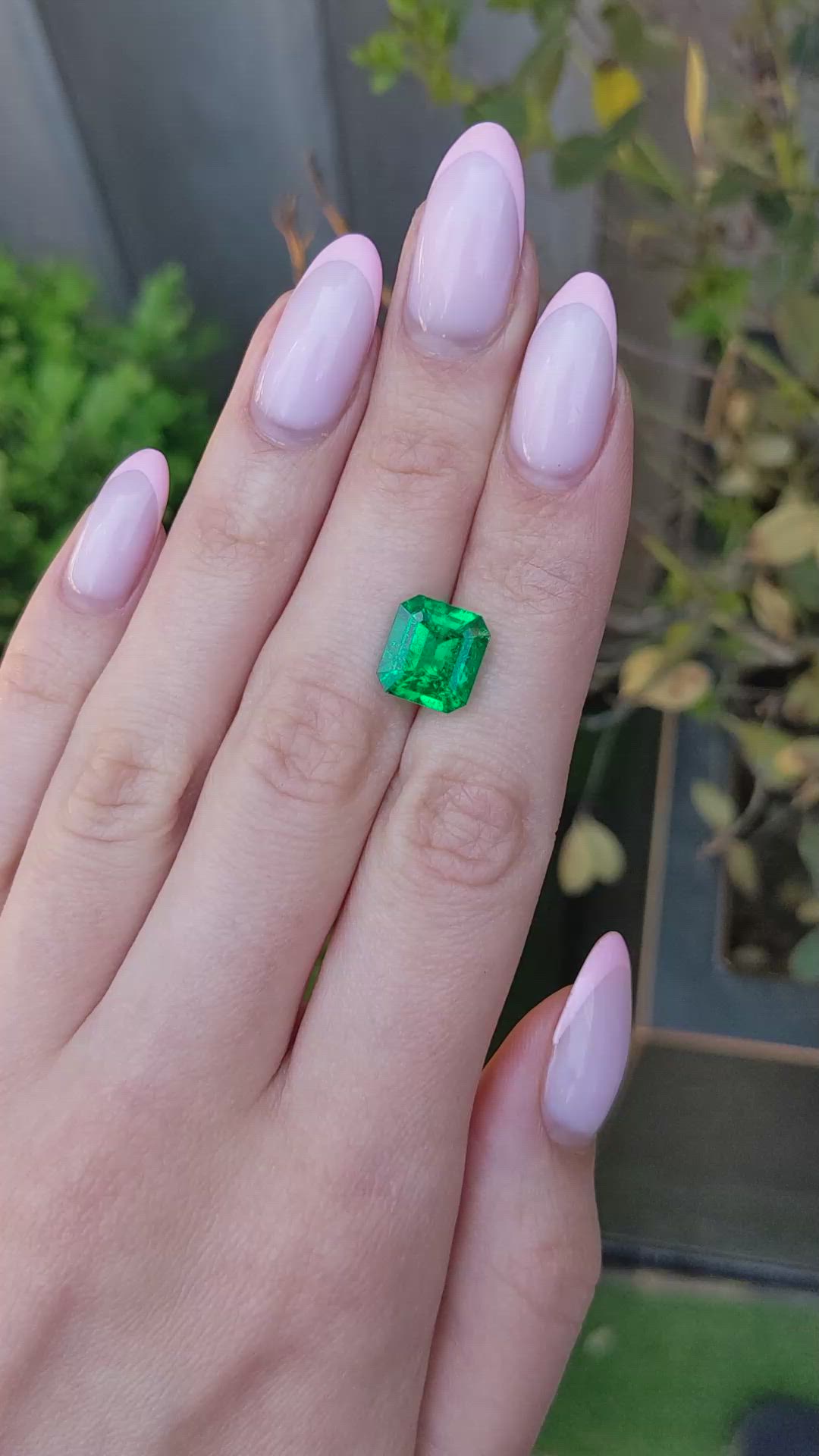 4.43 Ct. Emerald from Colombia - Muzo Size Video