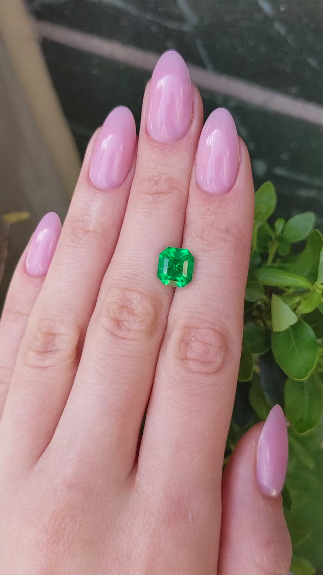2.80 Ct. Emerald from Colombia - Muzo Size Video