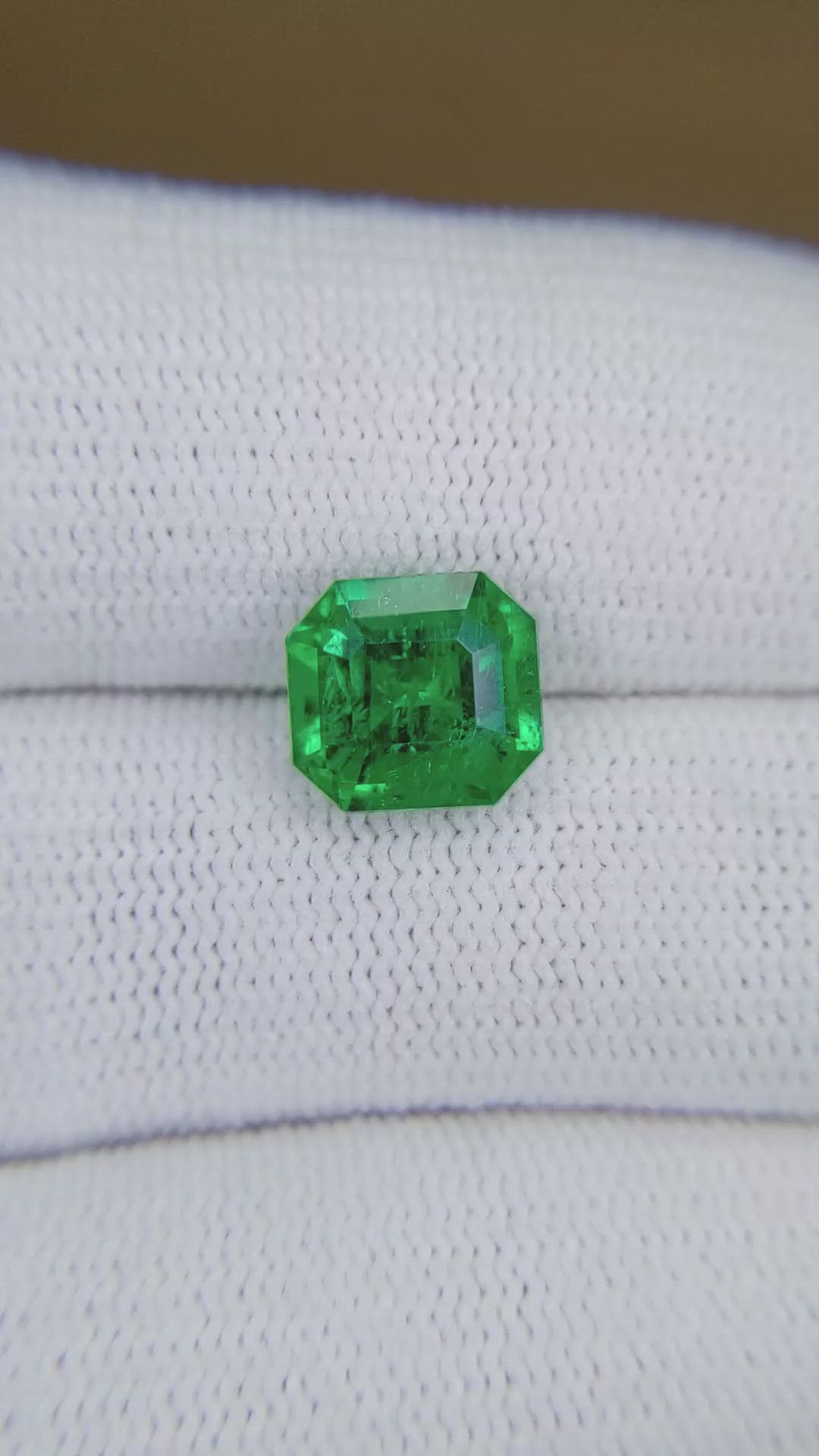 2.80 Ct. Emerald from Colombia - Muzo Size Video