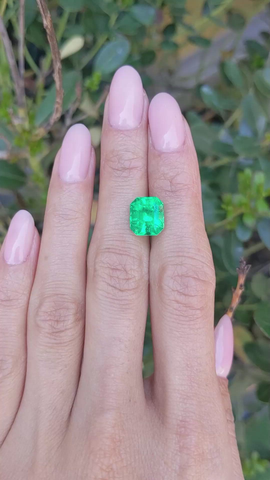 3.84 Ct. Emerald from Colombia Size Video