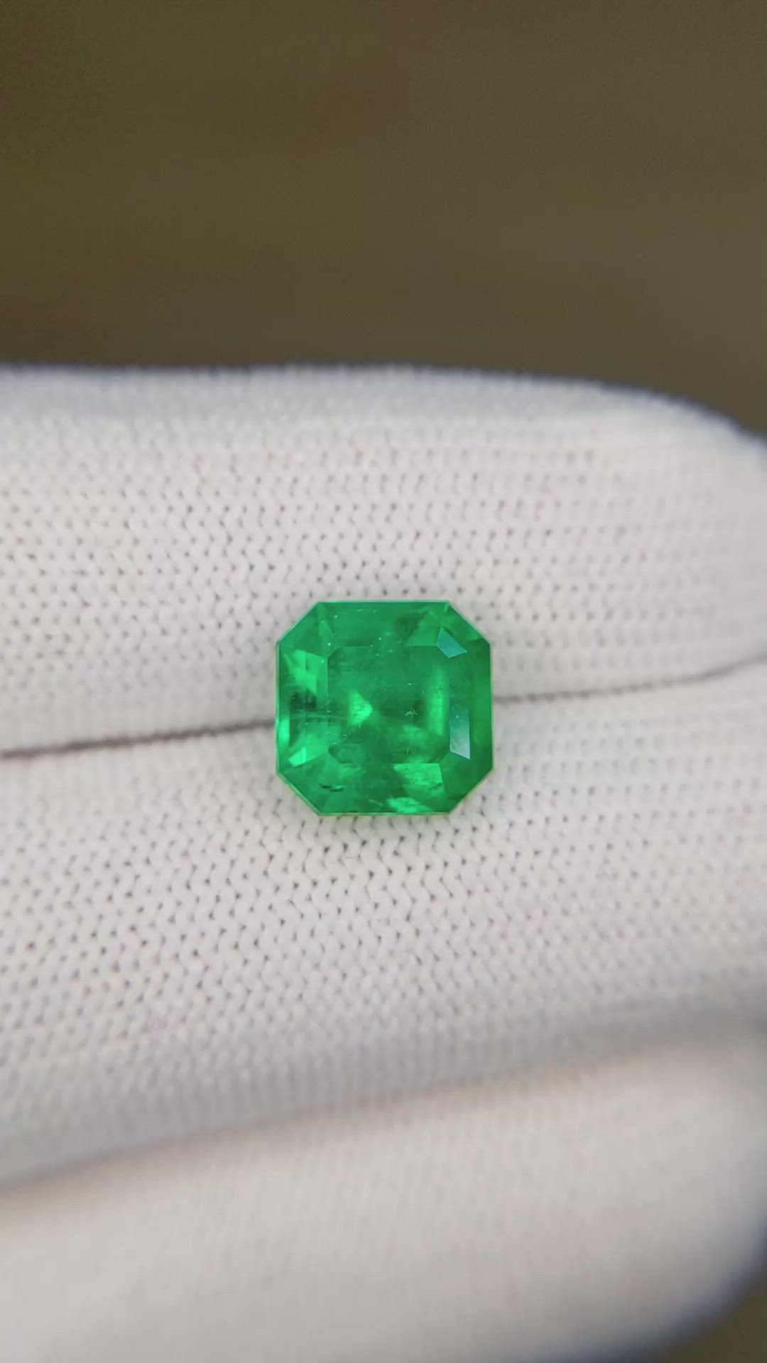 2.80 Ct. Emerald from Colombia Size Video