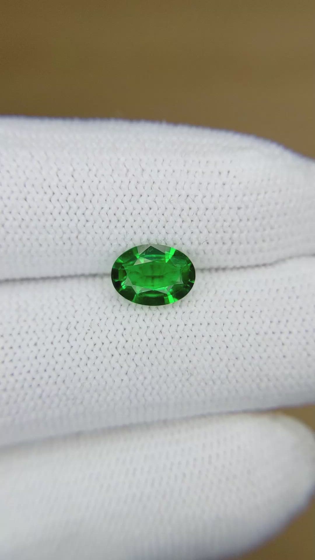 0.92 Ct. Emerald from Zambia Size Video
