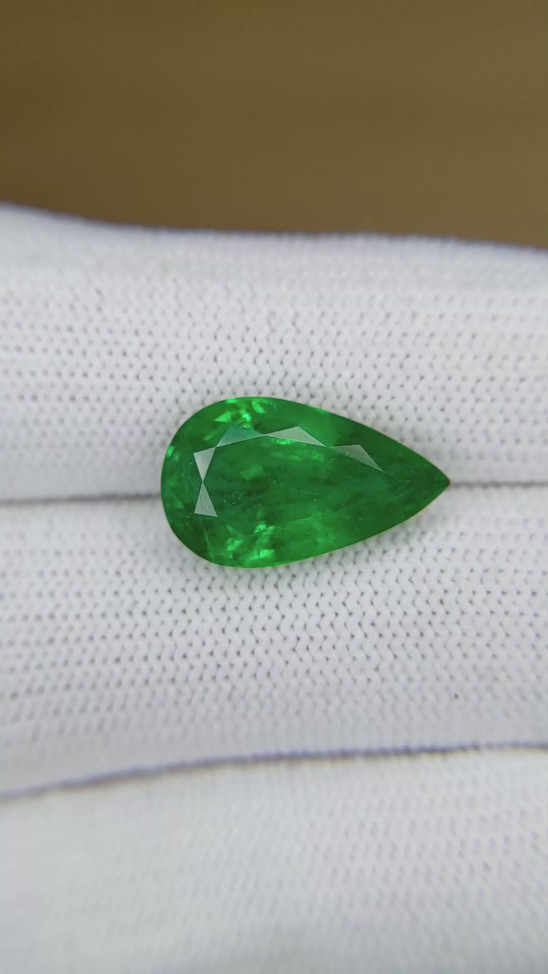 5.49 Ct. Emerald from Zambia Size Video