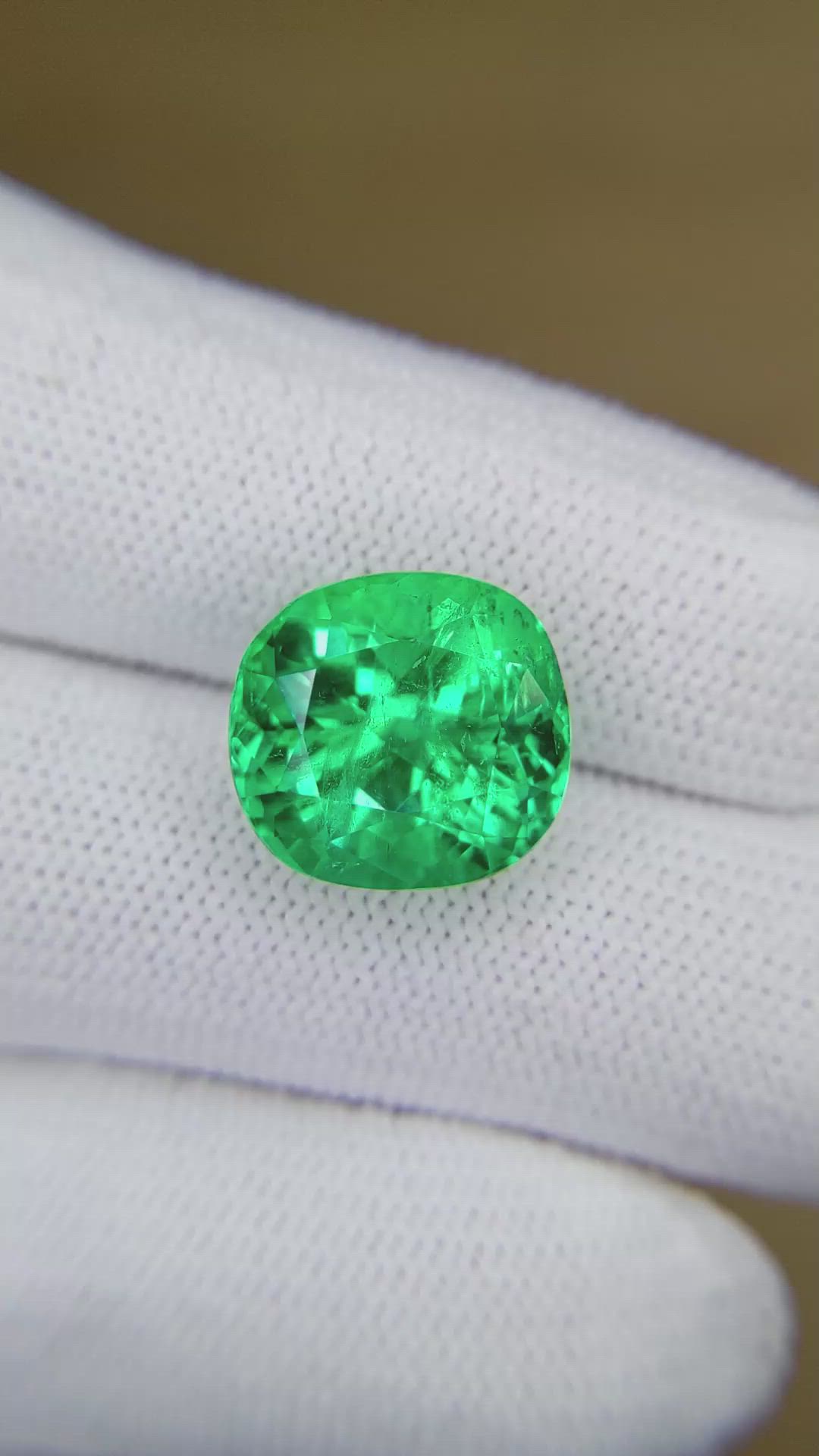7.33 Ct. Emerald from Colombia Size Video