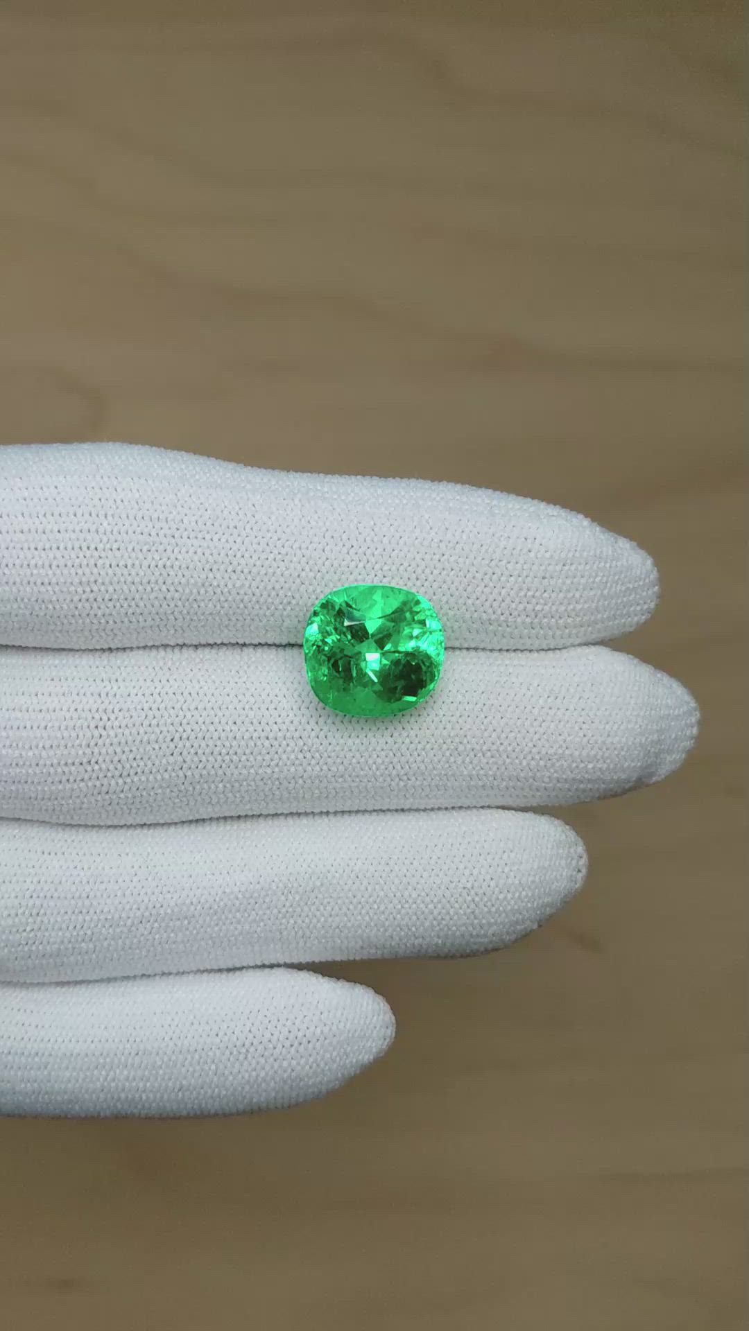 7.33 Ct. Emerald from Colombia Size Video