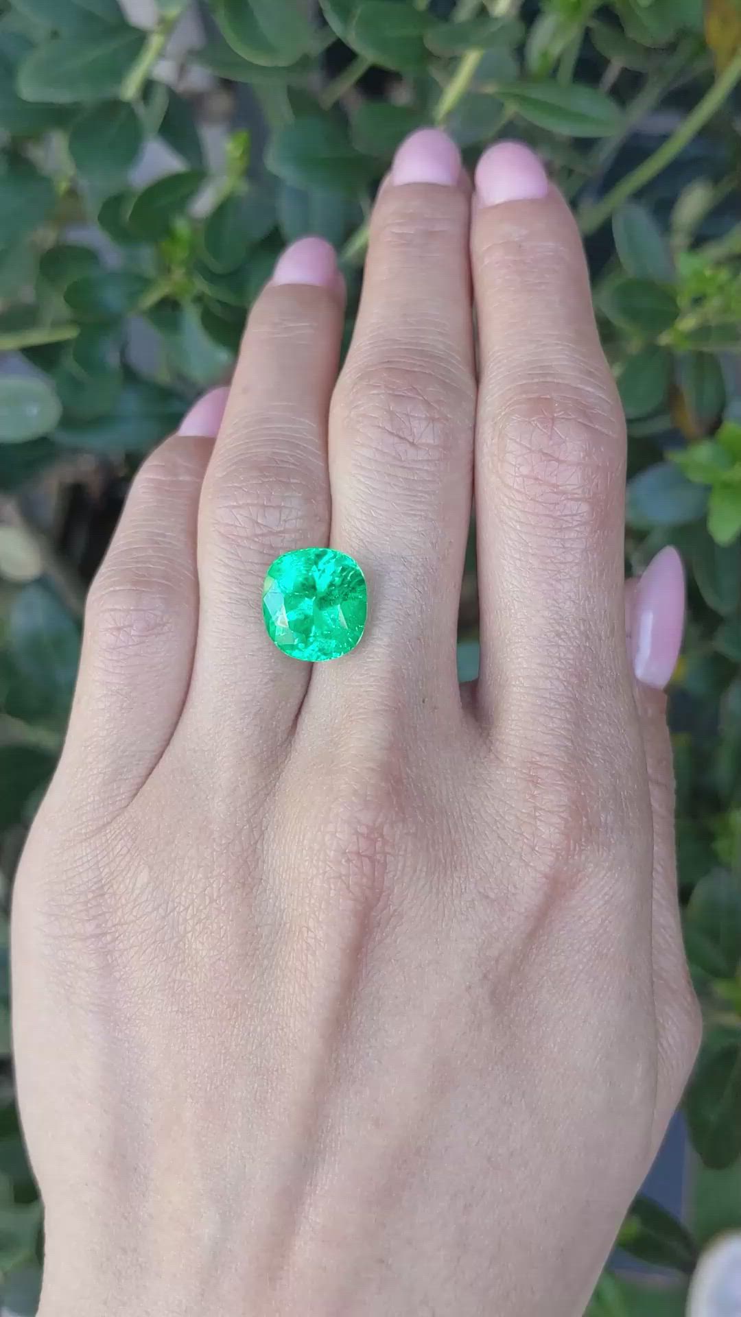7.33 Ct. Emerald from Colombia Size Video