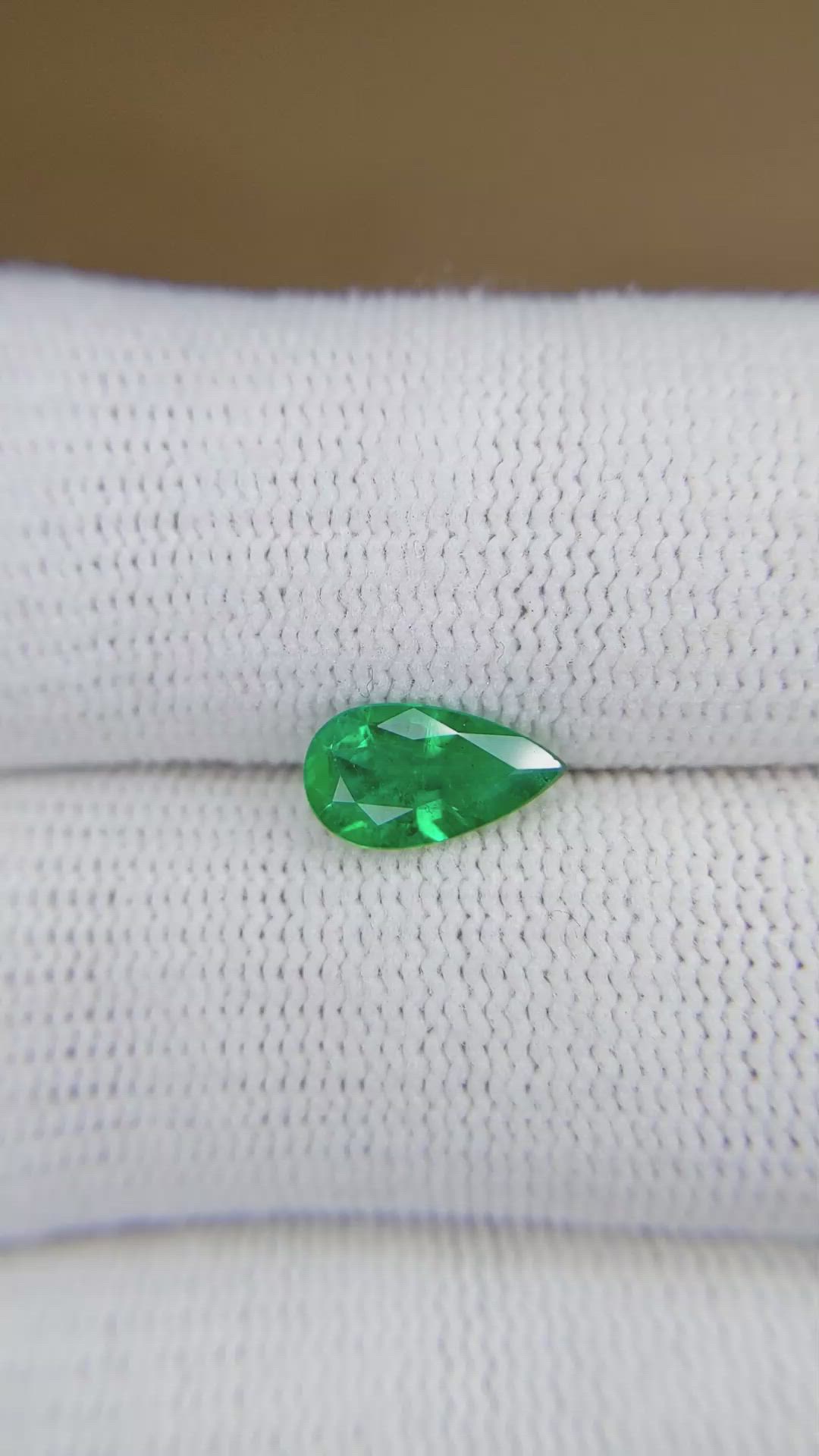 0.84 Ct. Emerald from Brazil Size Video