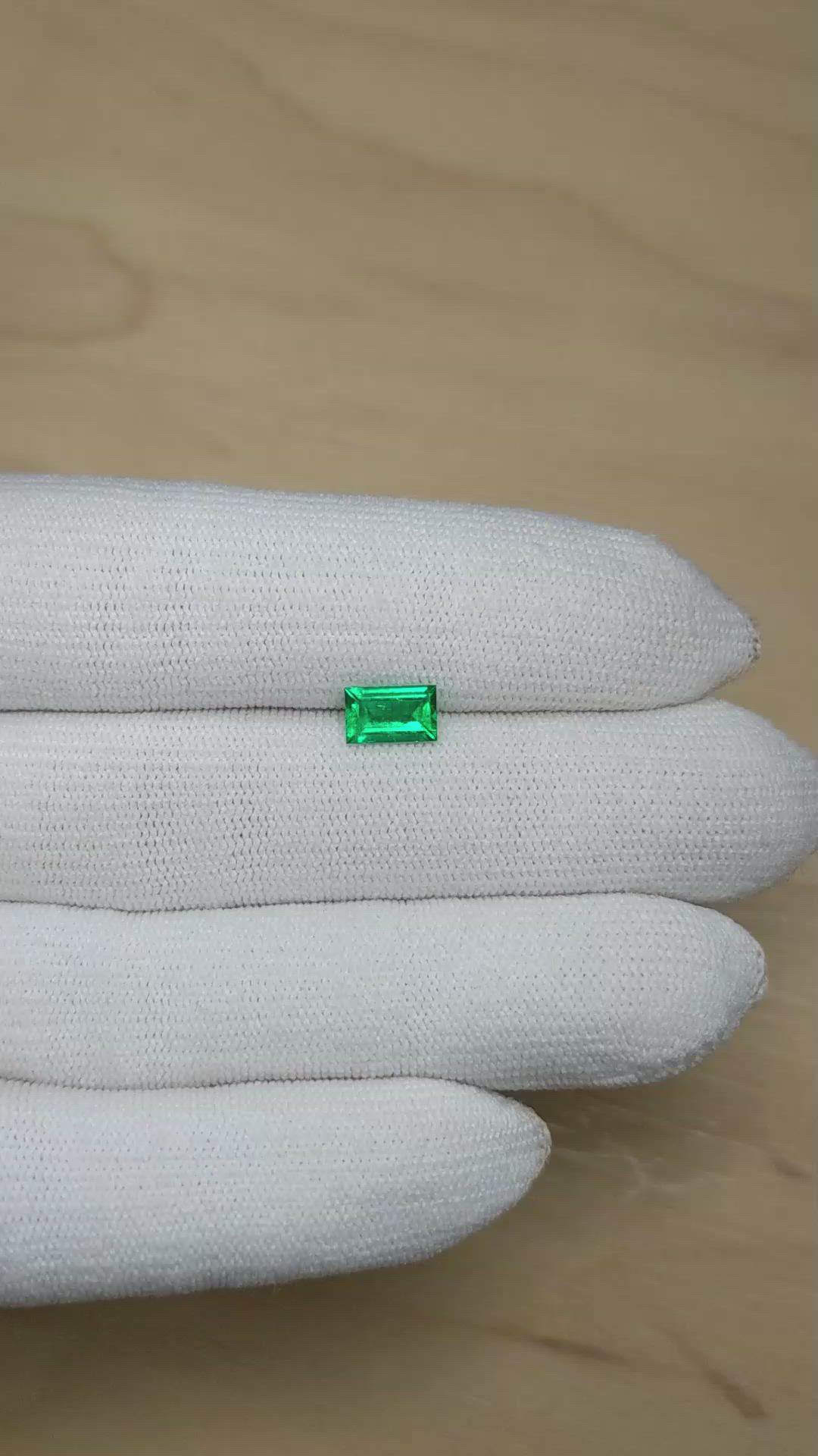 0.83 Ct. Emerald from Colombia - Muzo Size Video
