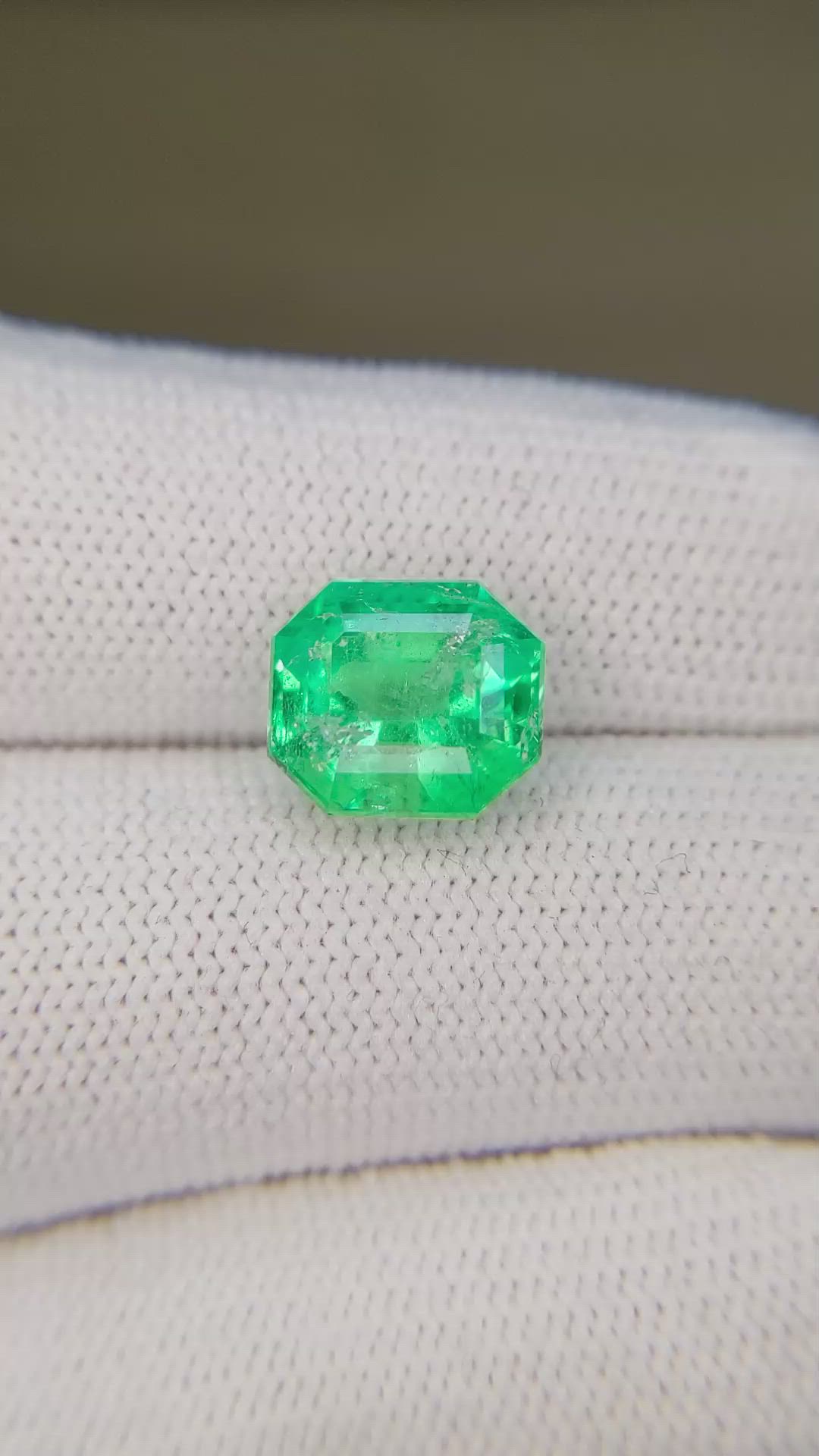 3.71 Ct. Emerald from Colombia Size Video