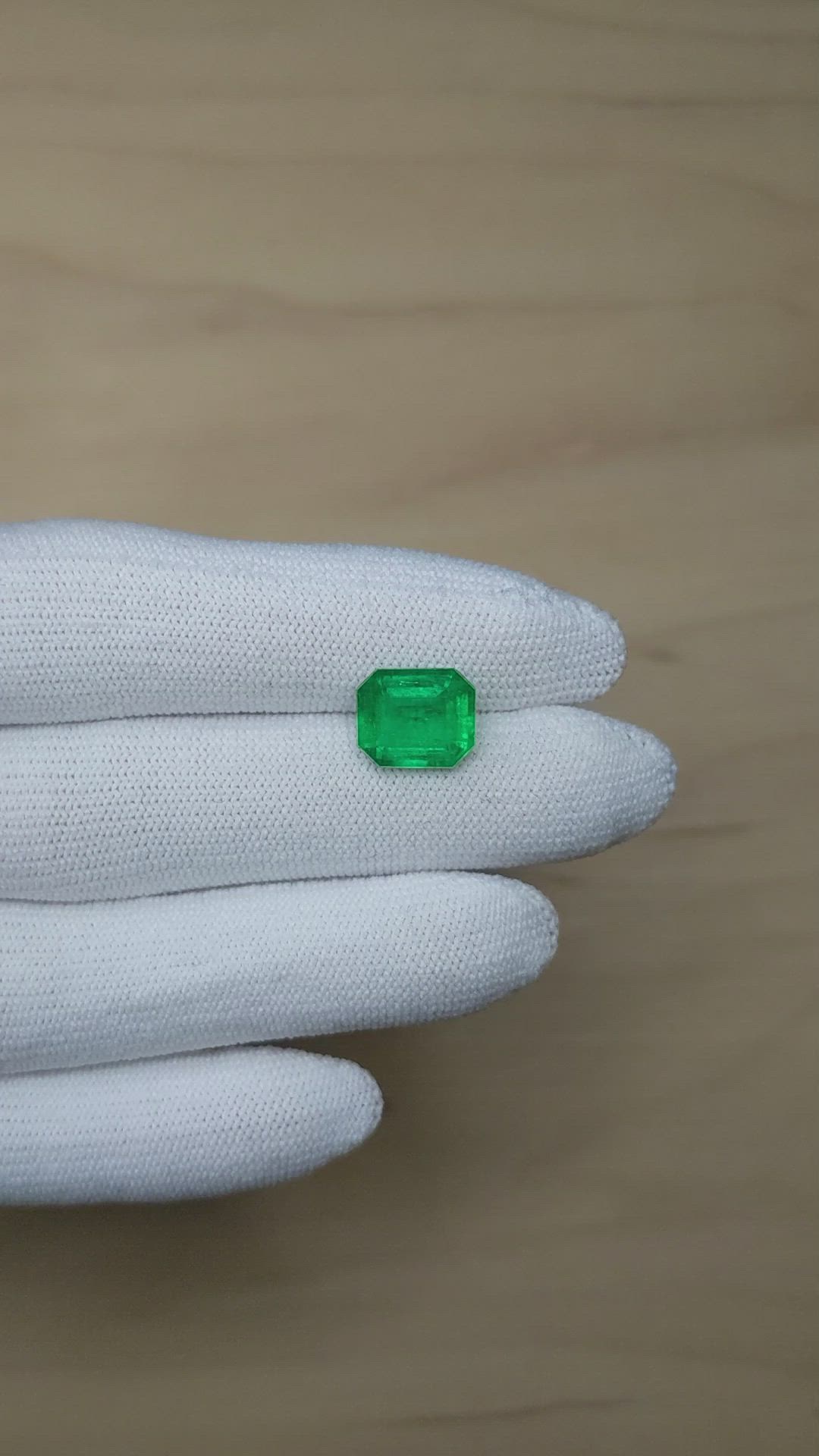 3.55 Ct. Emerald from Colombia - Muzo Size Video
