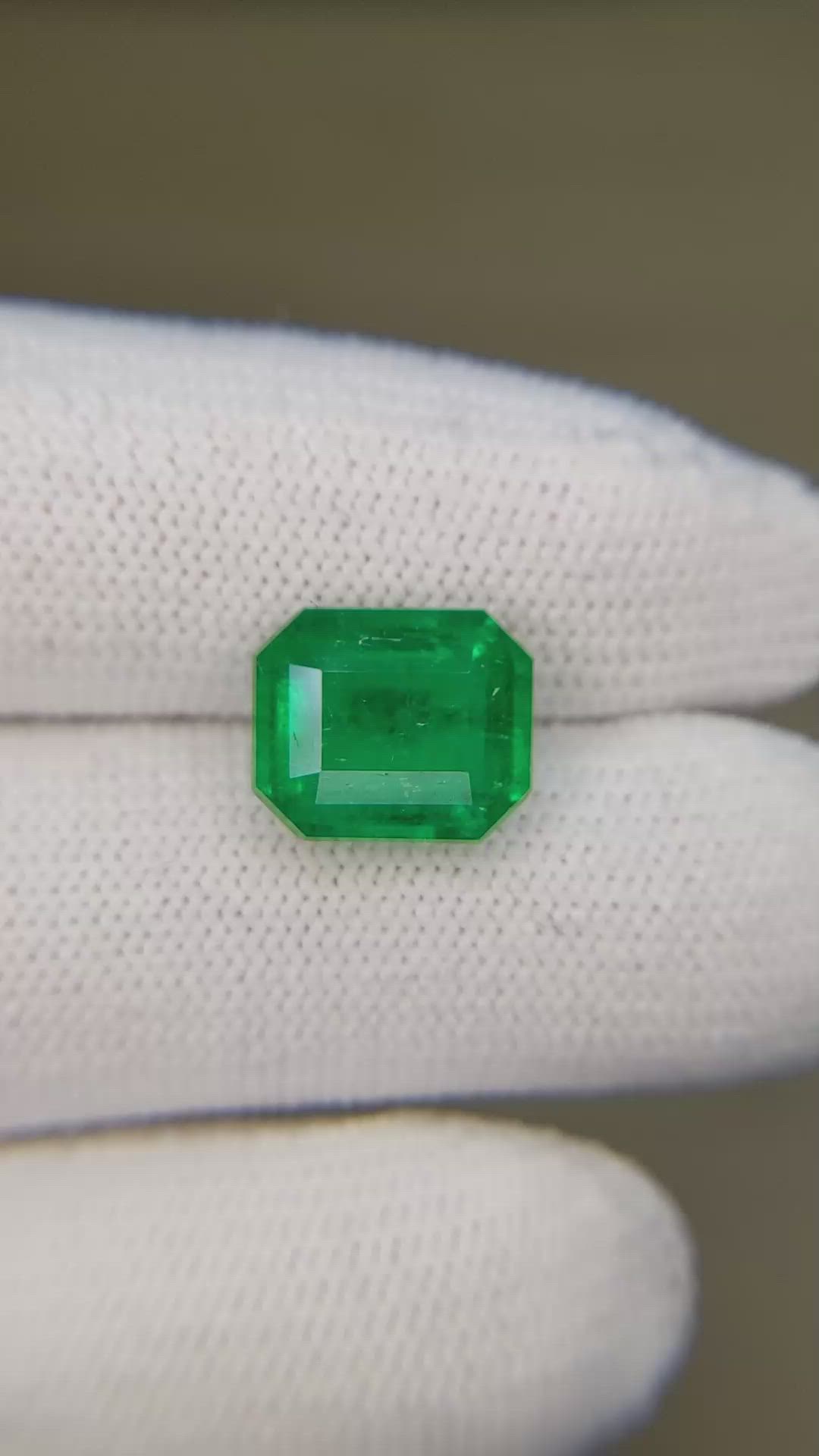 3.55 Ct. Emerald from Colombia - Muzo Size Video