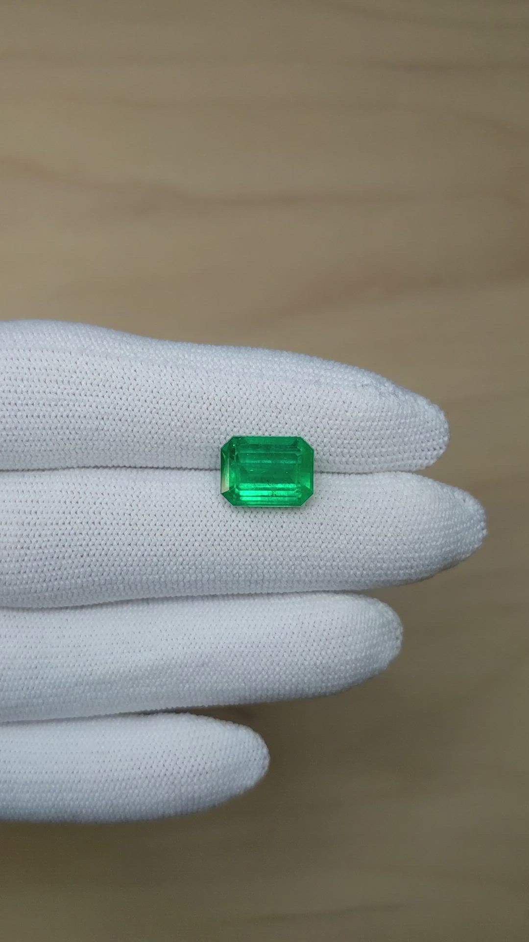 3.98 Ct. Emerald from Colombia - Muzo Size Video