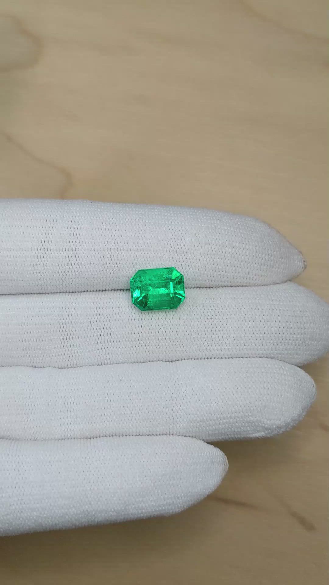 4.67 Ct. Emerald from Colombia - Muzo Size Video
