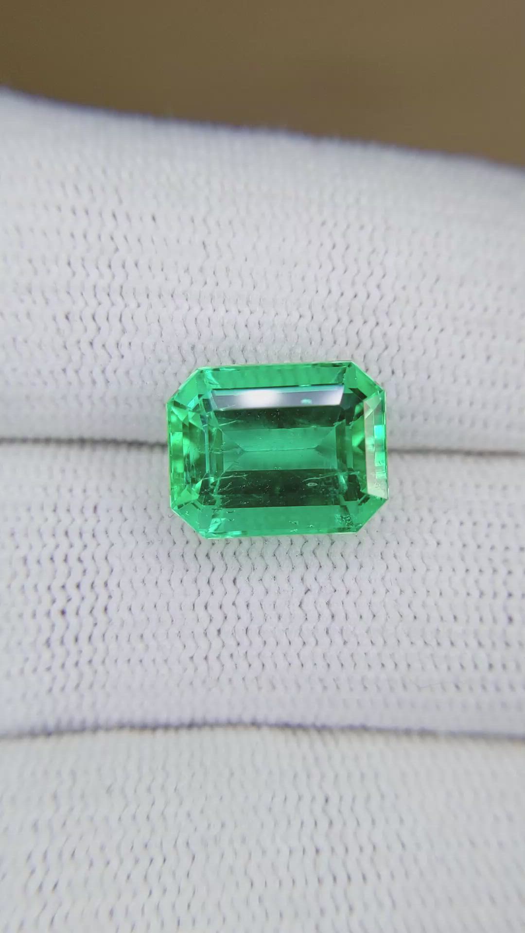 5.94 Ct. Emerald from Colombia Size Video