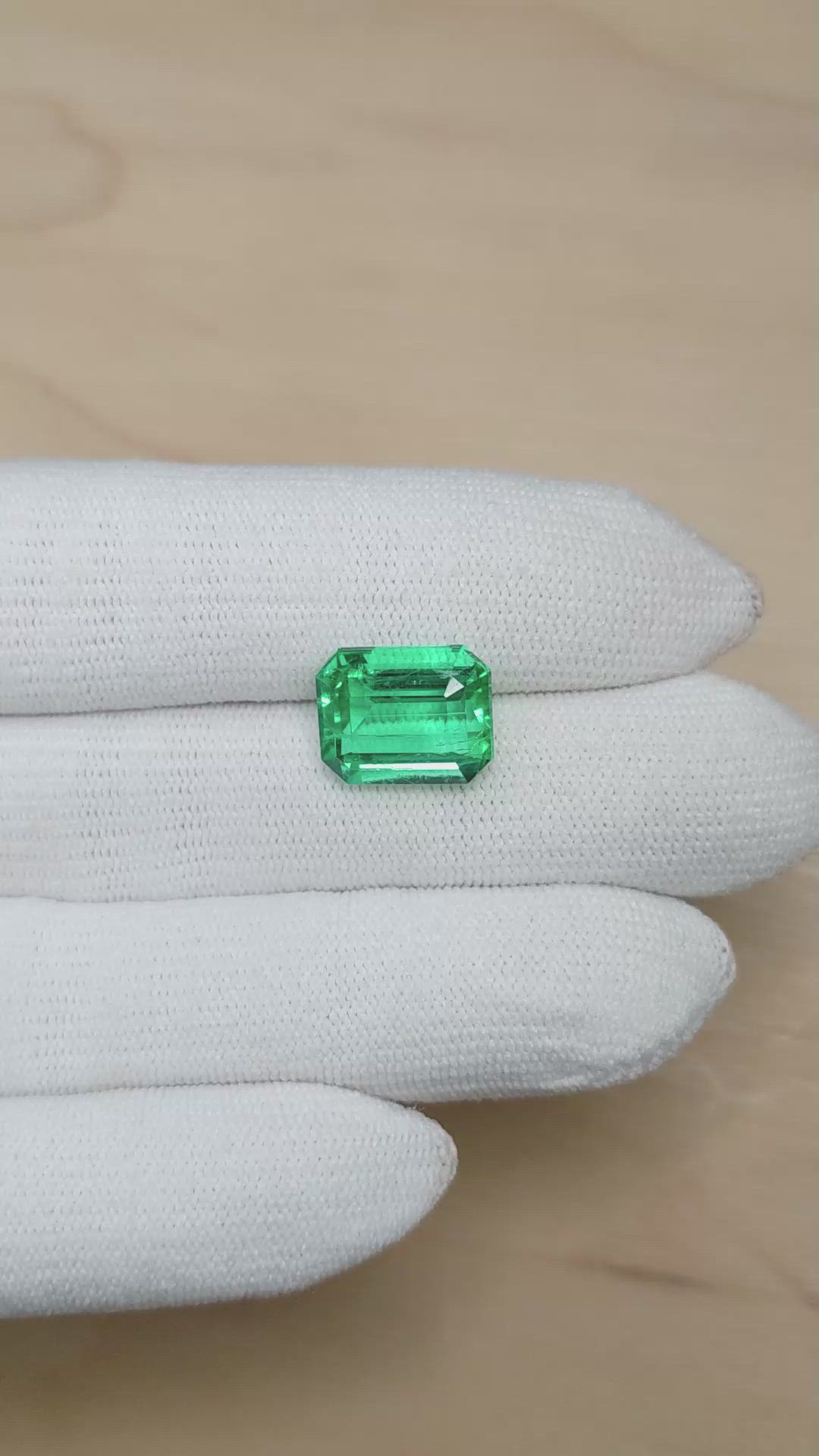 7.46 Ct. Emerald from Colombia - Muzo Size Video
