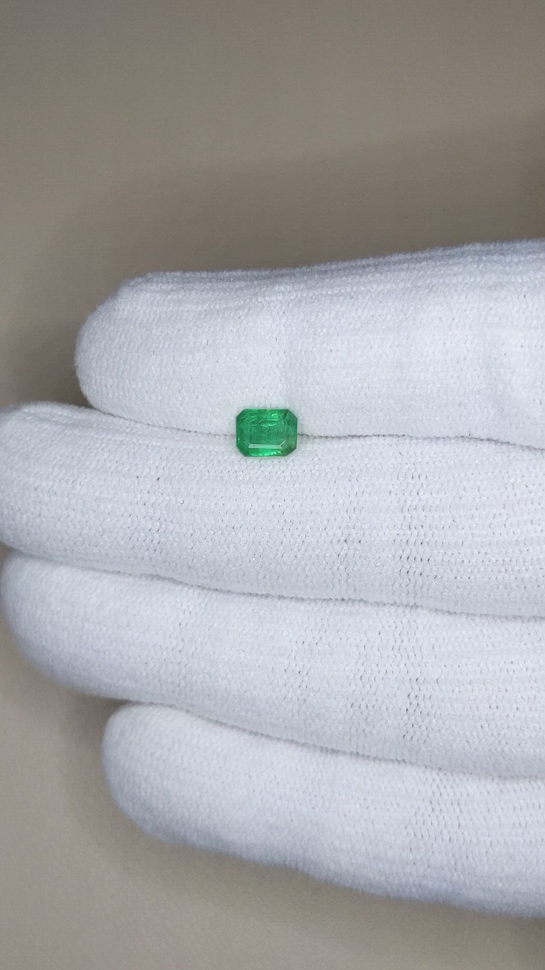0.75 Ct. Emerald from Colombia Size Video