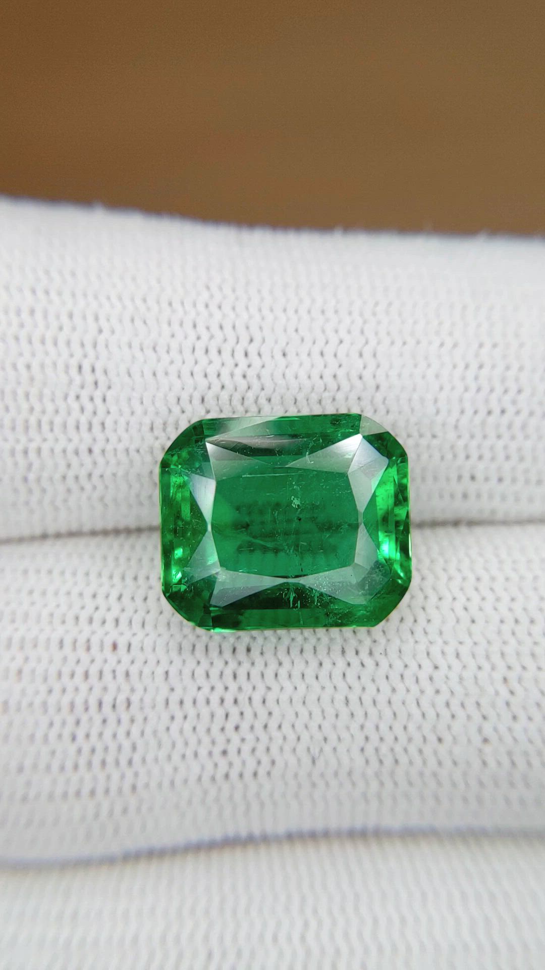 8.22 Ct. Emerald from Zambia Size Video