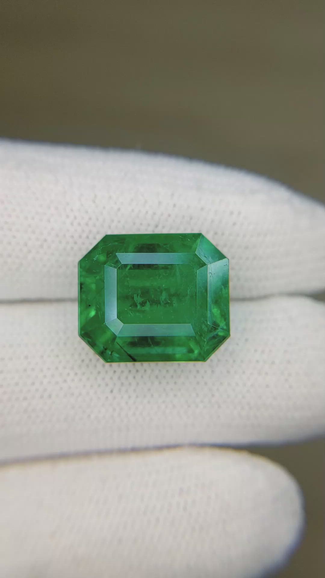 10.90 Ct. Emerald from Zambia Size Video