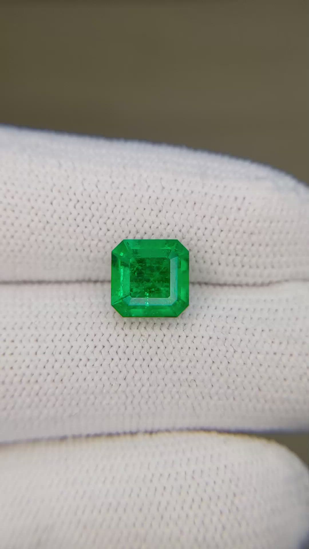 1.94 Ct. Emerald from Colombia - Muzo Size Video