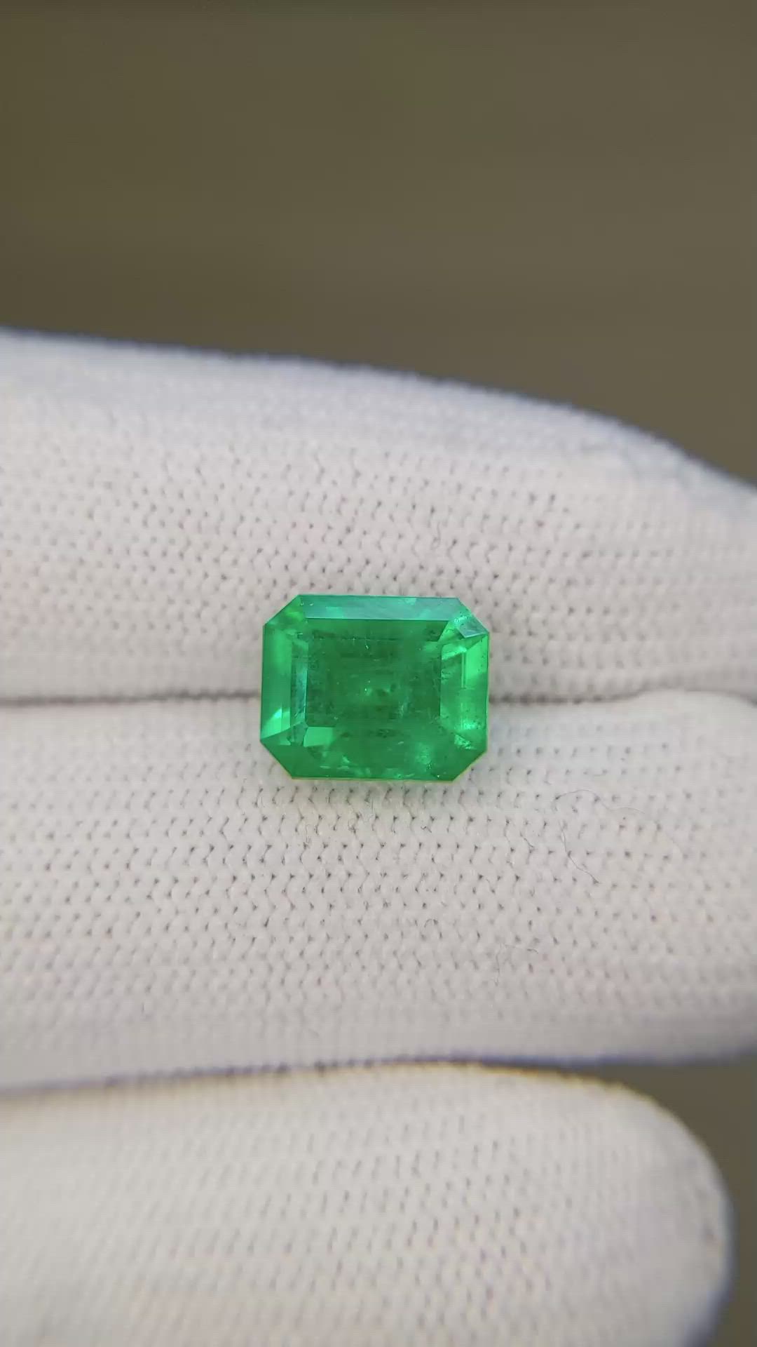 2.48 Ct. Emerald from Colombia - Muzo Size Video