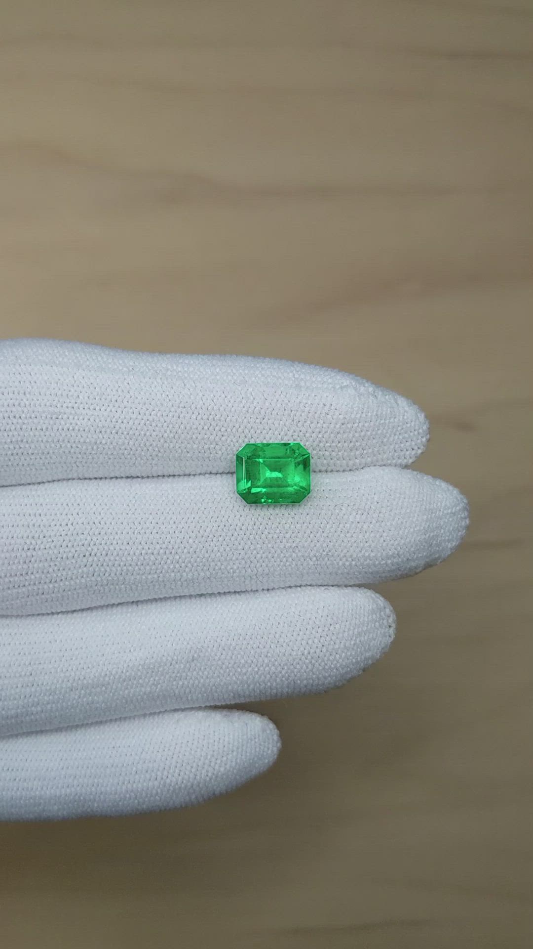 2.48 Ct. Emerald from Colombia - Muzo Size Video