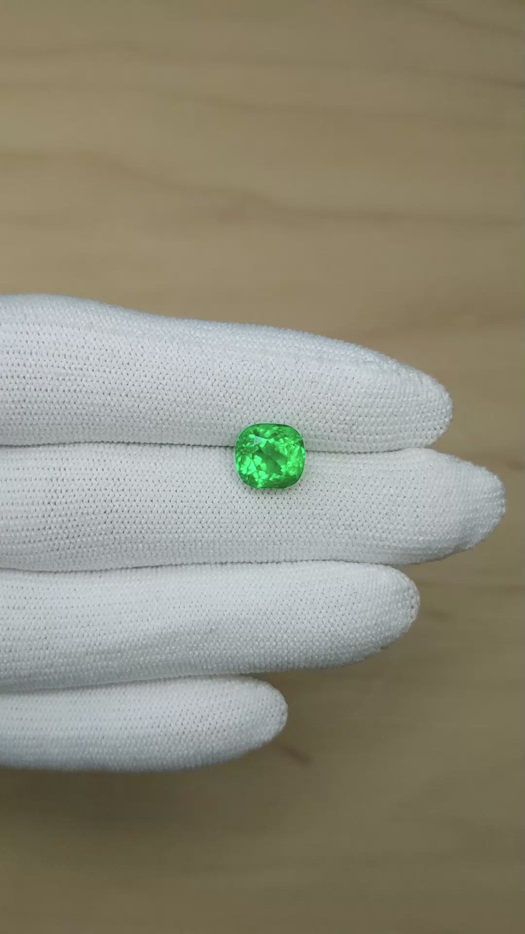 2.56 Ct. Emerald from Colombia - Muzo Size Video