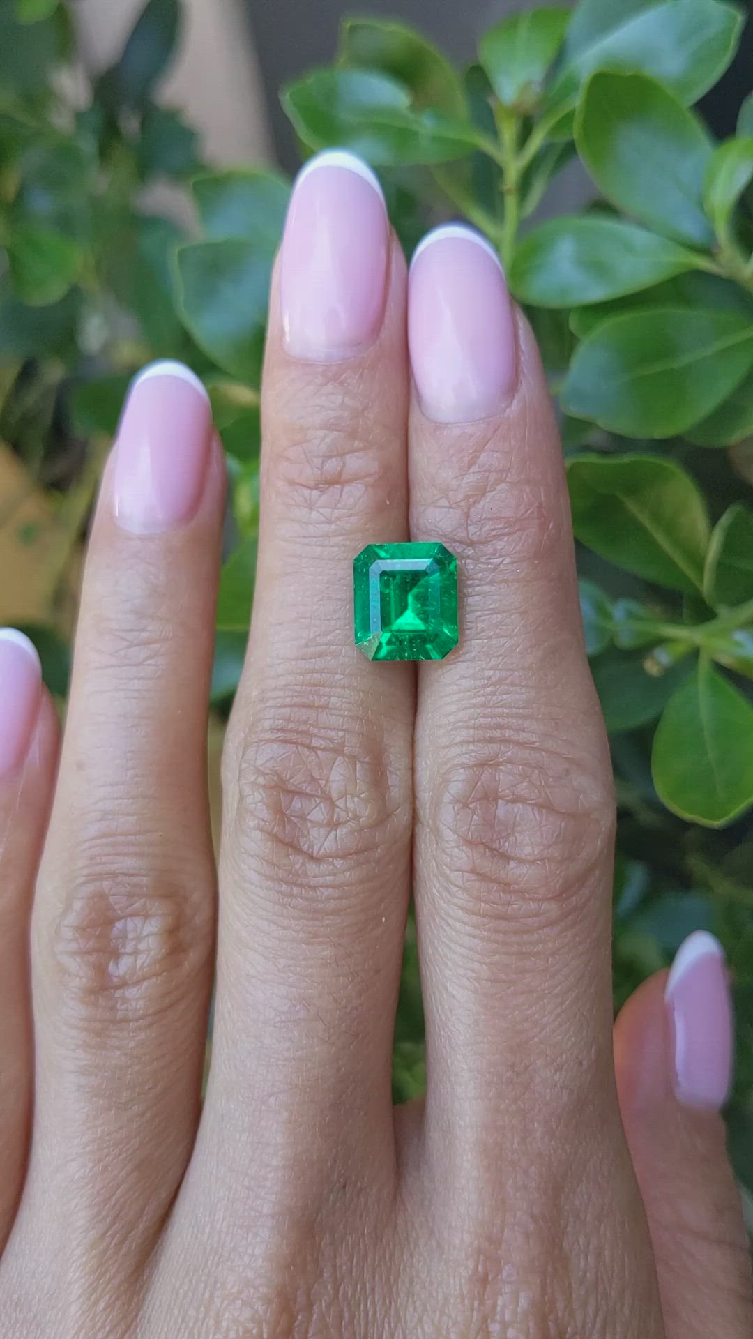 2.90 Ct. Emerald from Colombia - Muzo Size Video